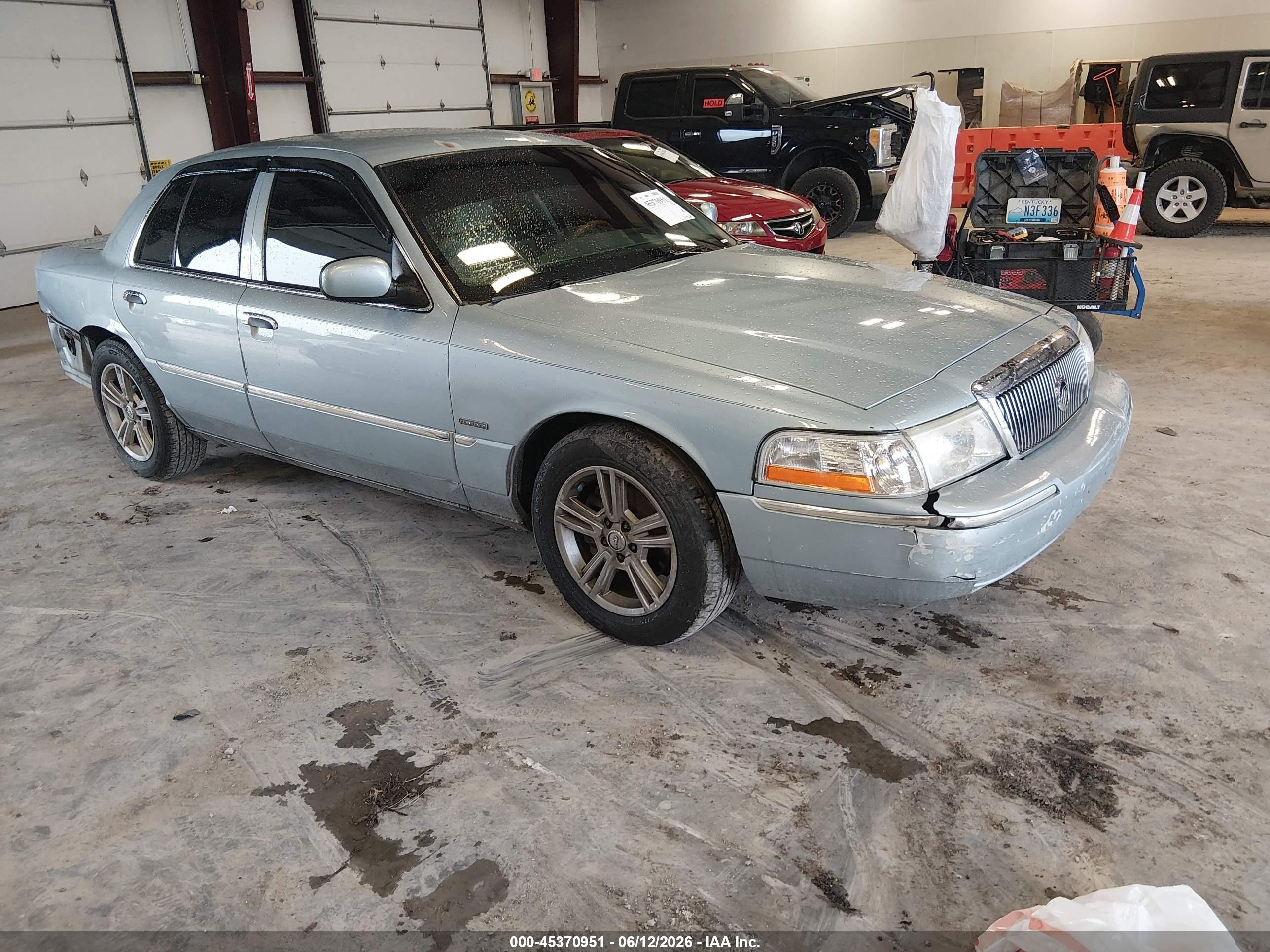 2004 Mercury Grand Marquis LS Premium, VIN 2MEHM75W54X674289 — Rear end