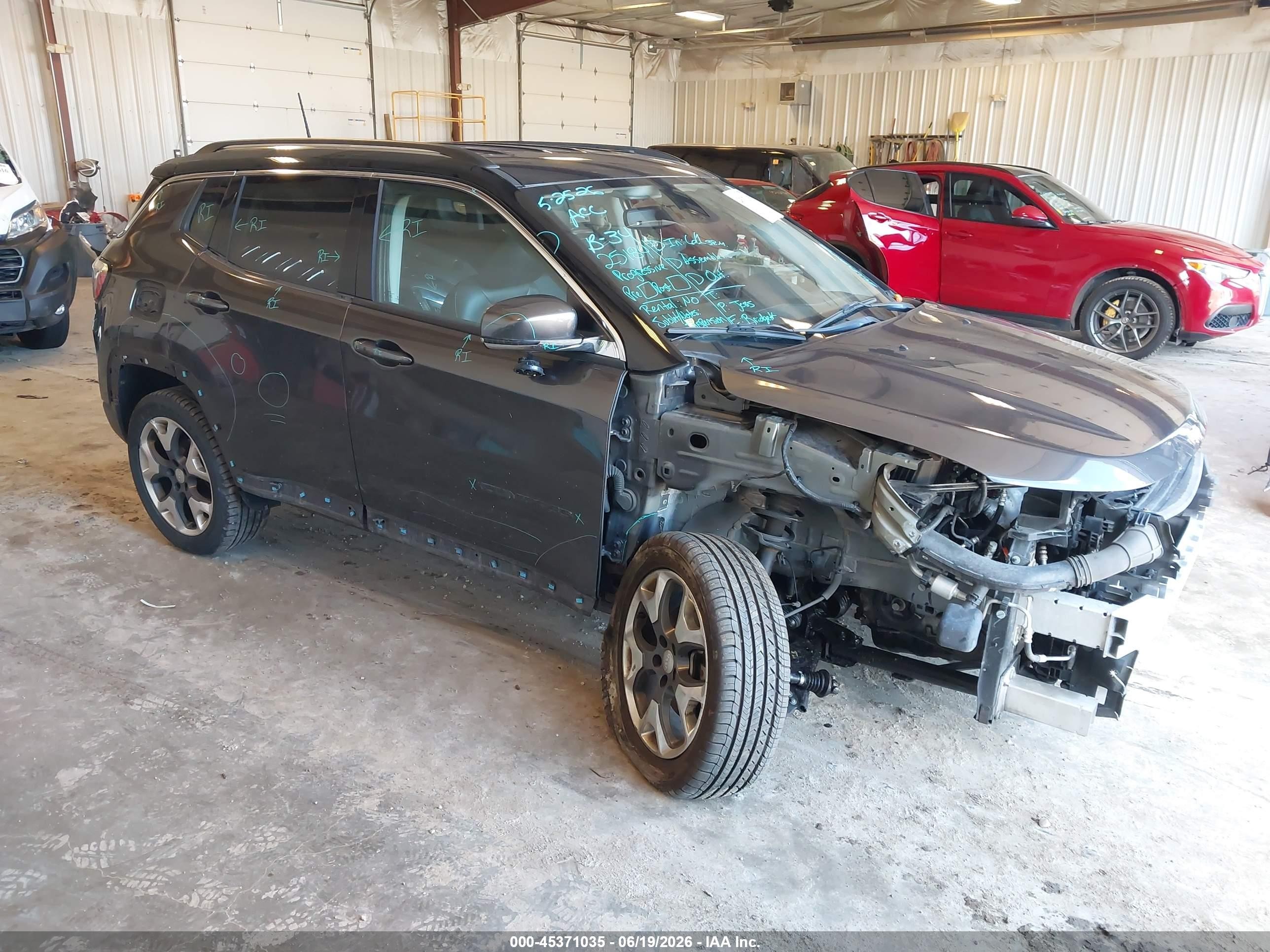 2019 Jeep Compass Limited, VIN 3C4NJDCB6KT842208 — Перед