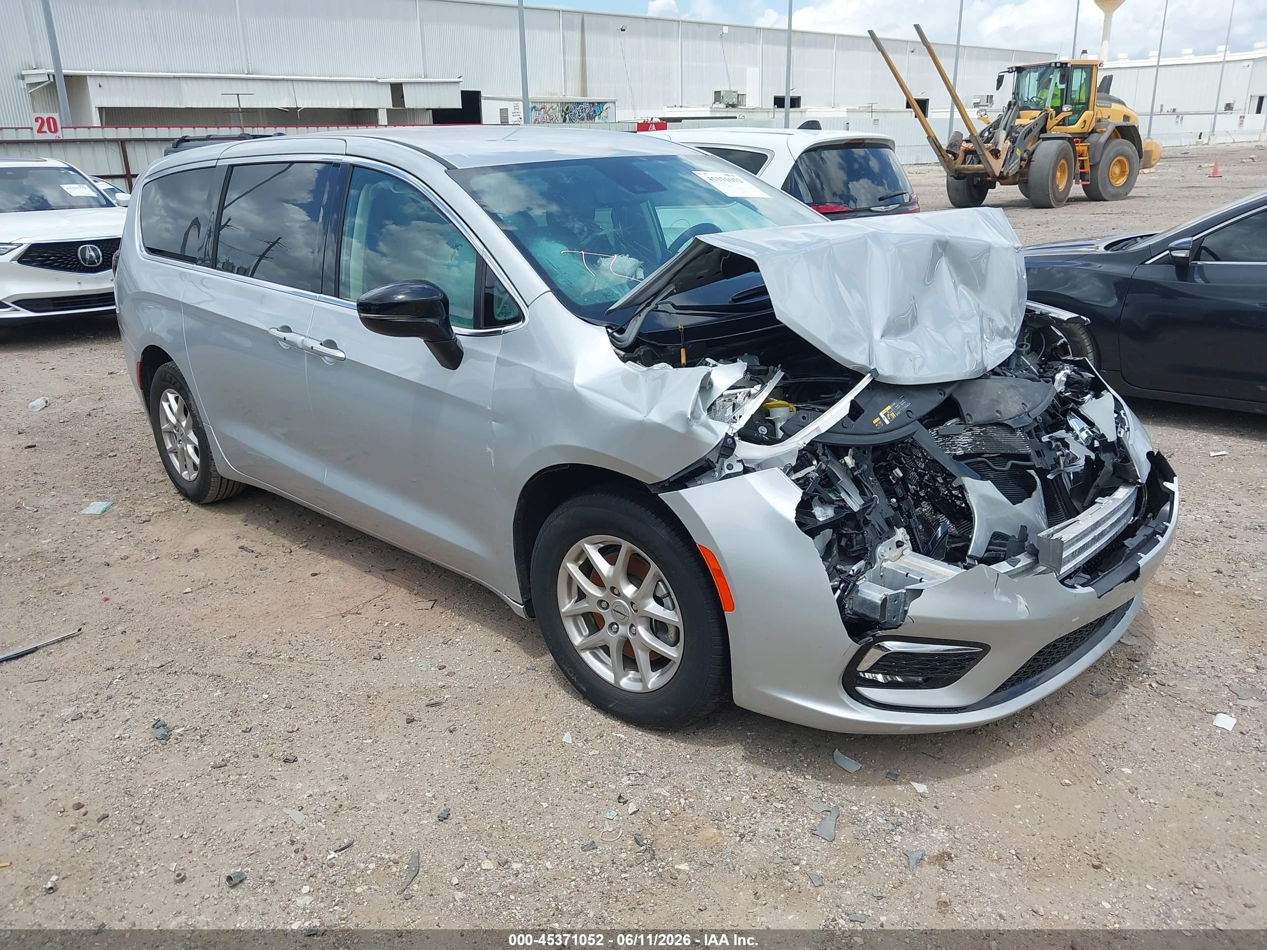 2024 Chrysler Pacifica Touring L, VIN 2C4RC1BG7RR154903 — Front end