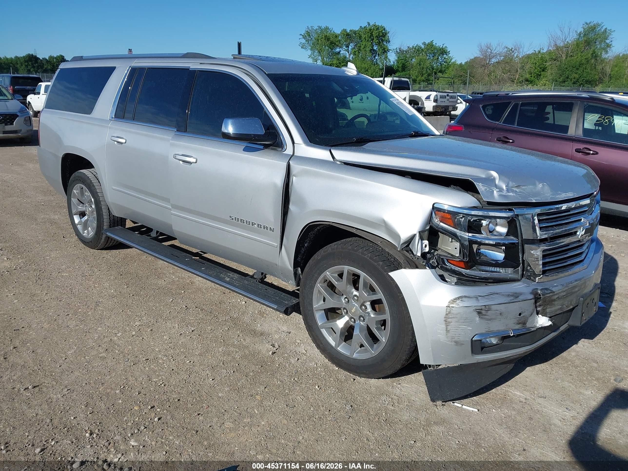 2017 Chevrolet Suburban Premier, VIN 1GNSKJKC5HR311213 — Front end