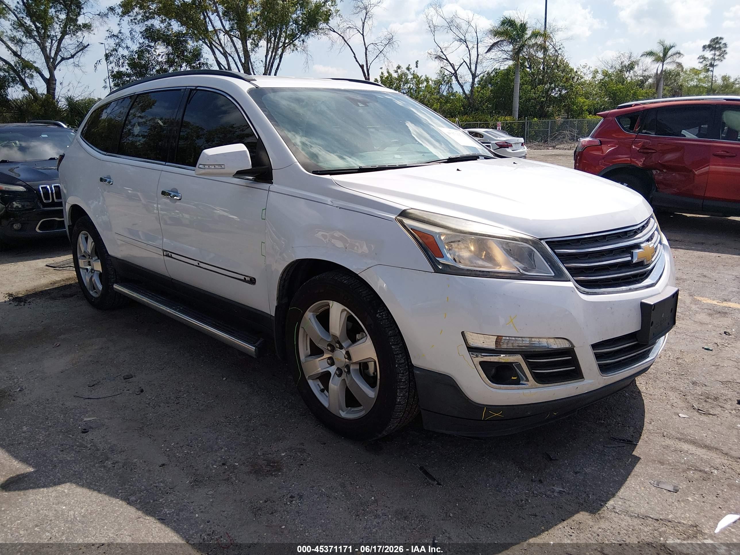2017 Chevrolet Traverse Premier, VIN 1GNKVJKD3HJ236901 — Front end