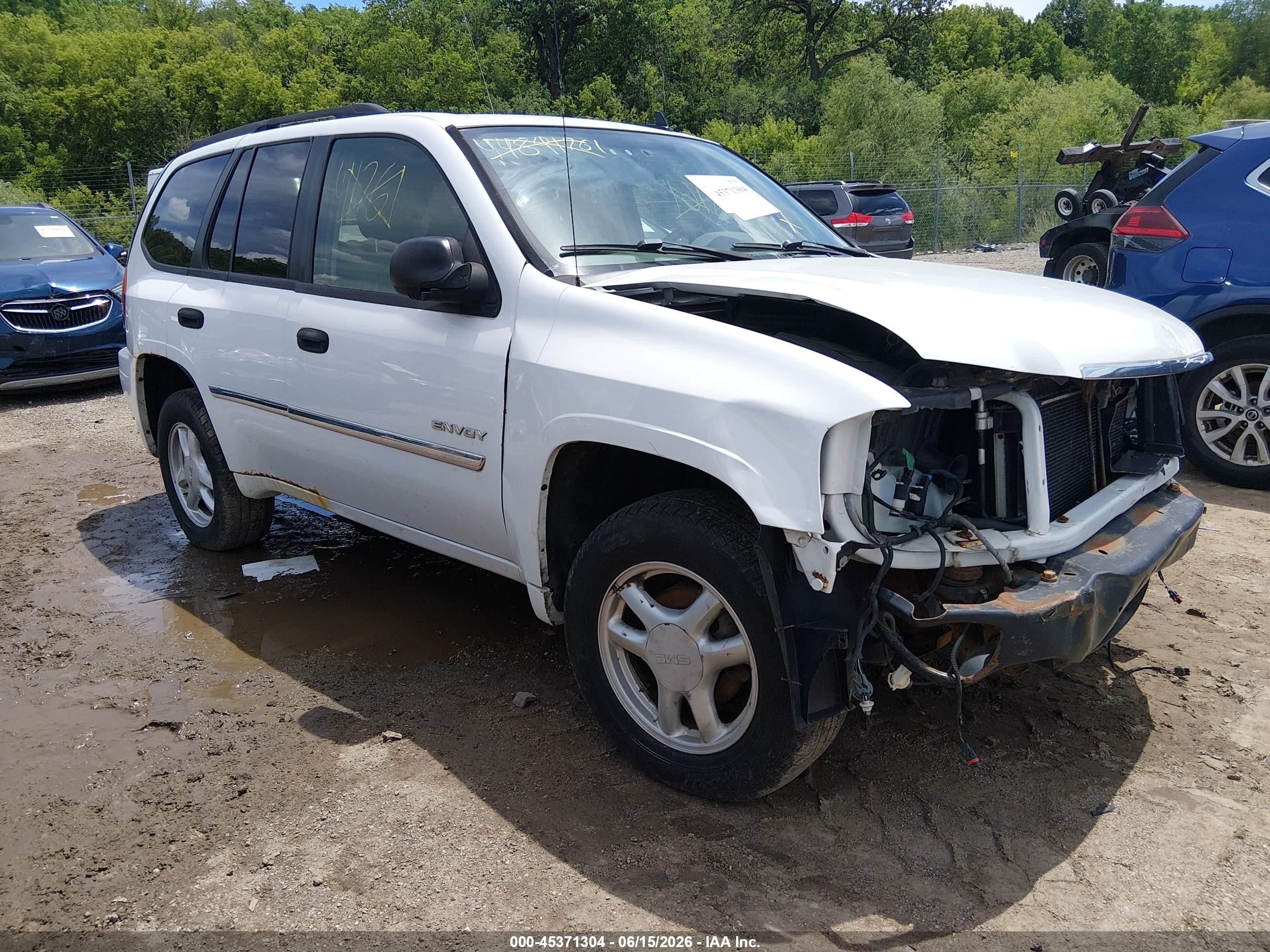 2006 GMC Envoy SLE, VIN 1GKDT13S062171148 — Front end