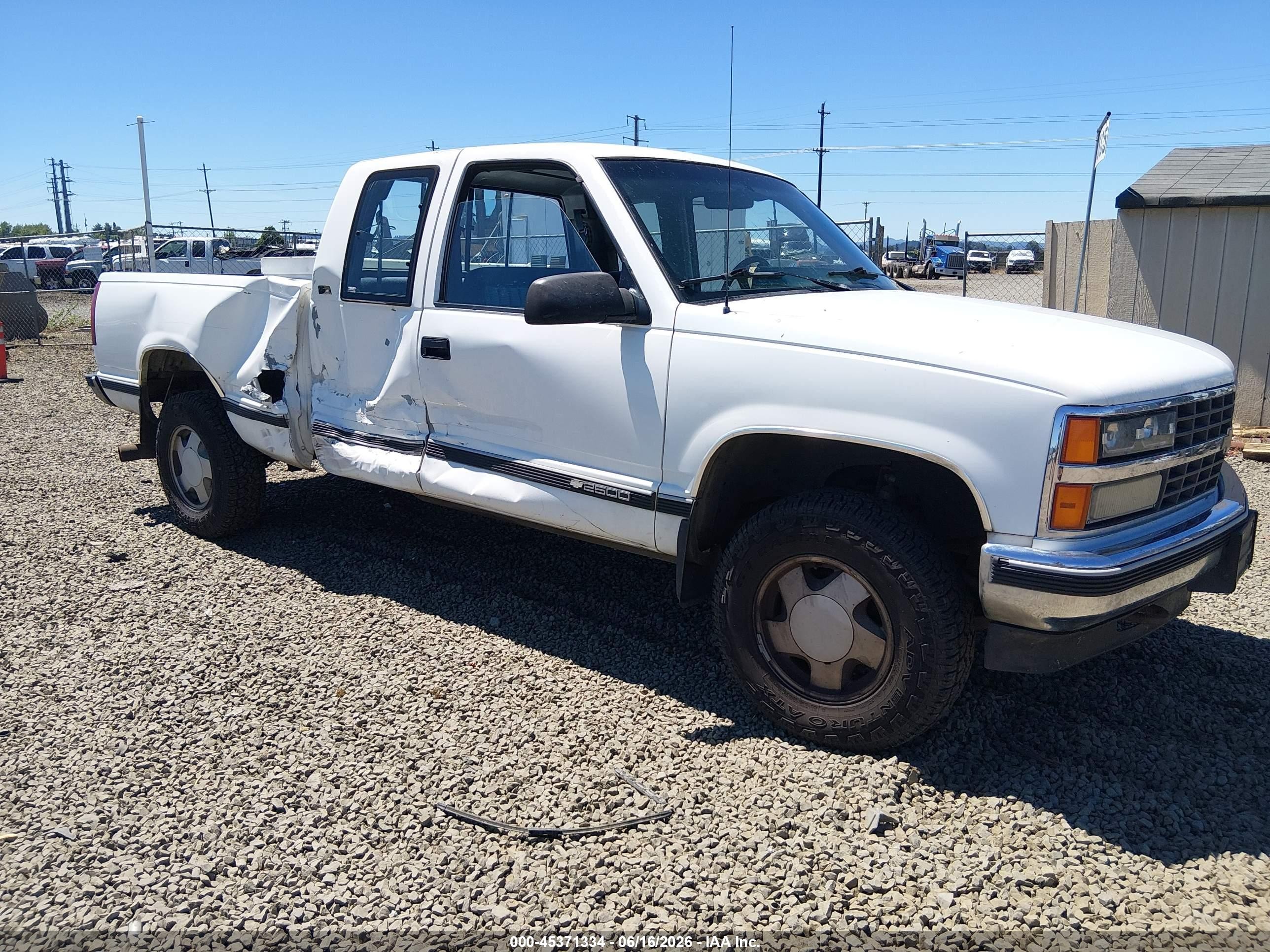 1990 Chevrolet Silverado 2500, VIN 2GCFK29K3L1227017 — Side