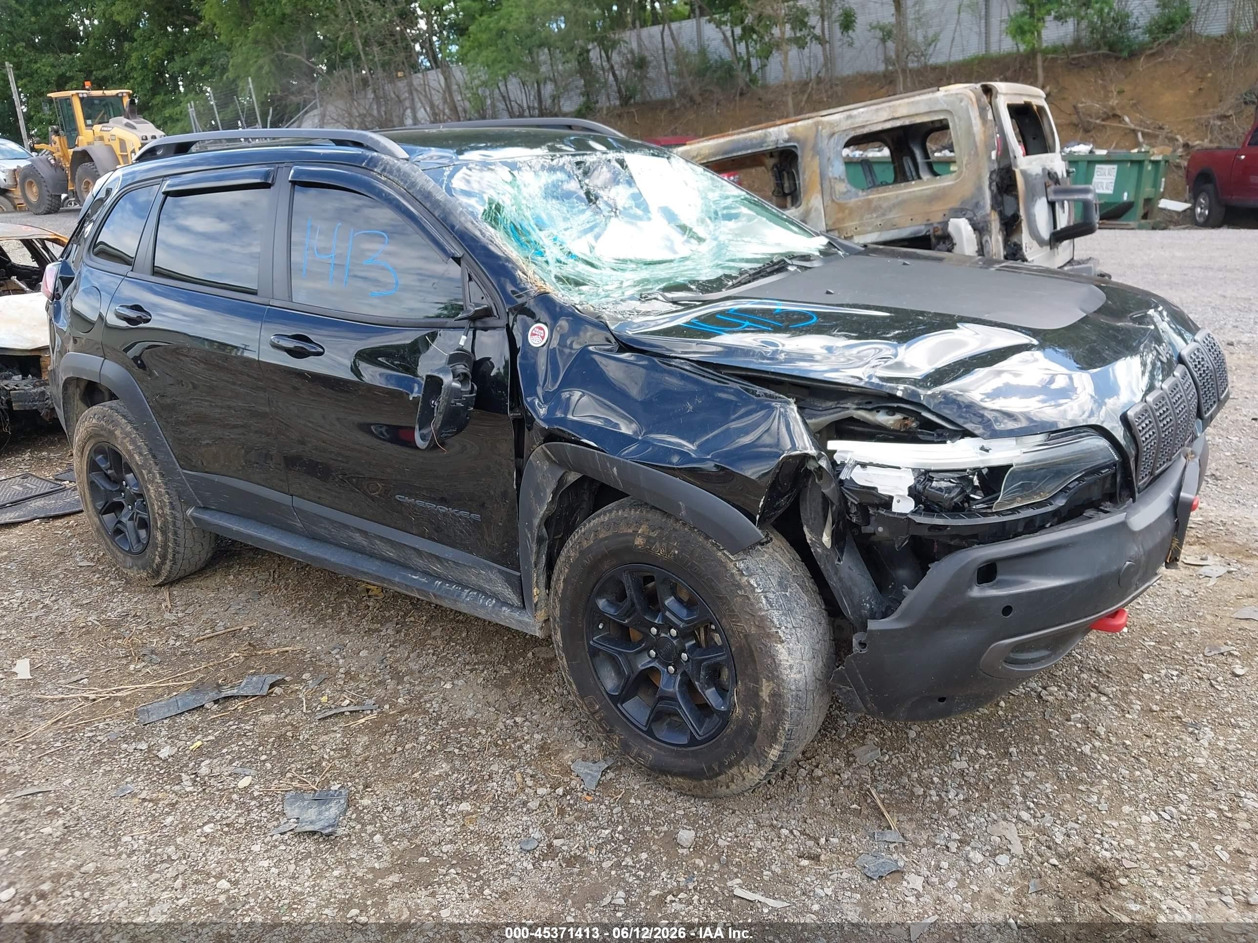 2021 Jeep Cherokee Trailhawk, VIN 1C4PJMBX0MD237602 — Front end