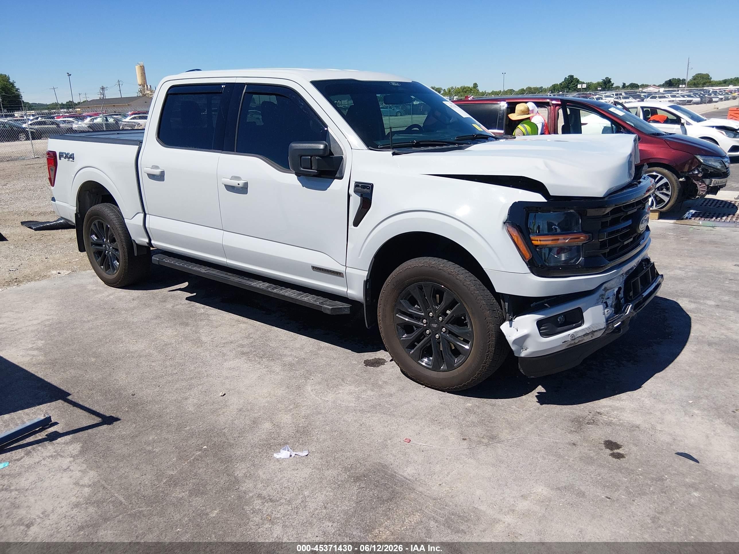 2024 Ford F-150 XLT, VIN 1FTFW3LD4RFB78996 — Перед