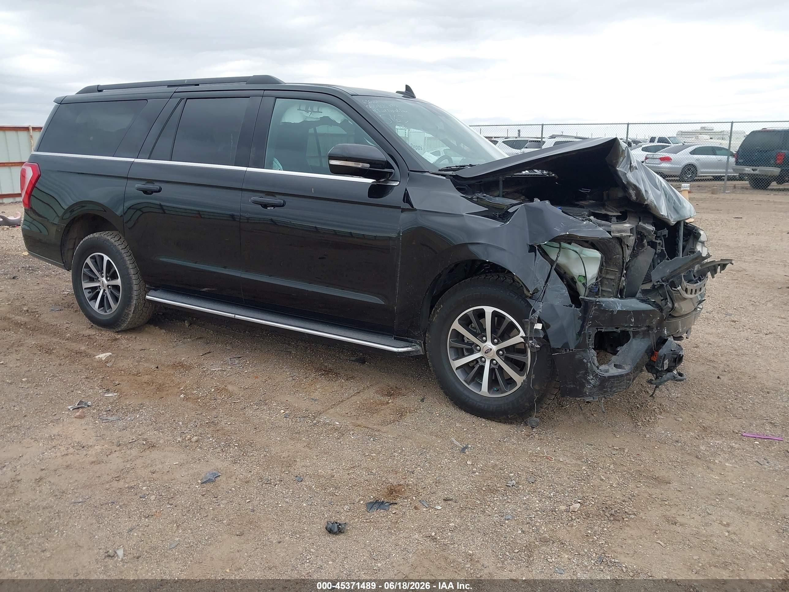 2018 Ford Expedition Max XLT, VIN 1FMJK1JT7JEA35163 — Front end
