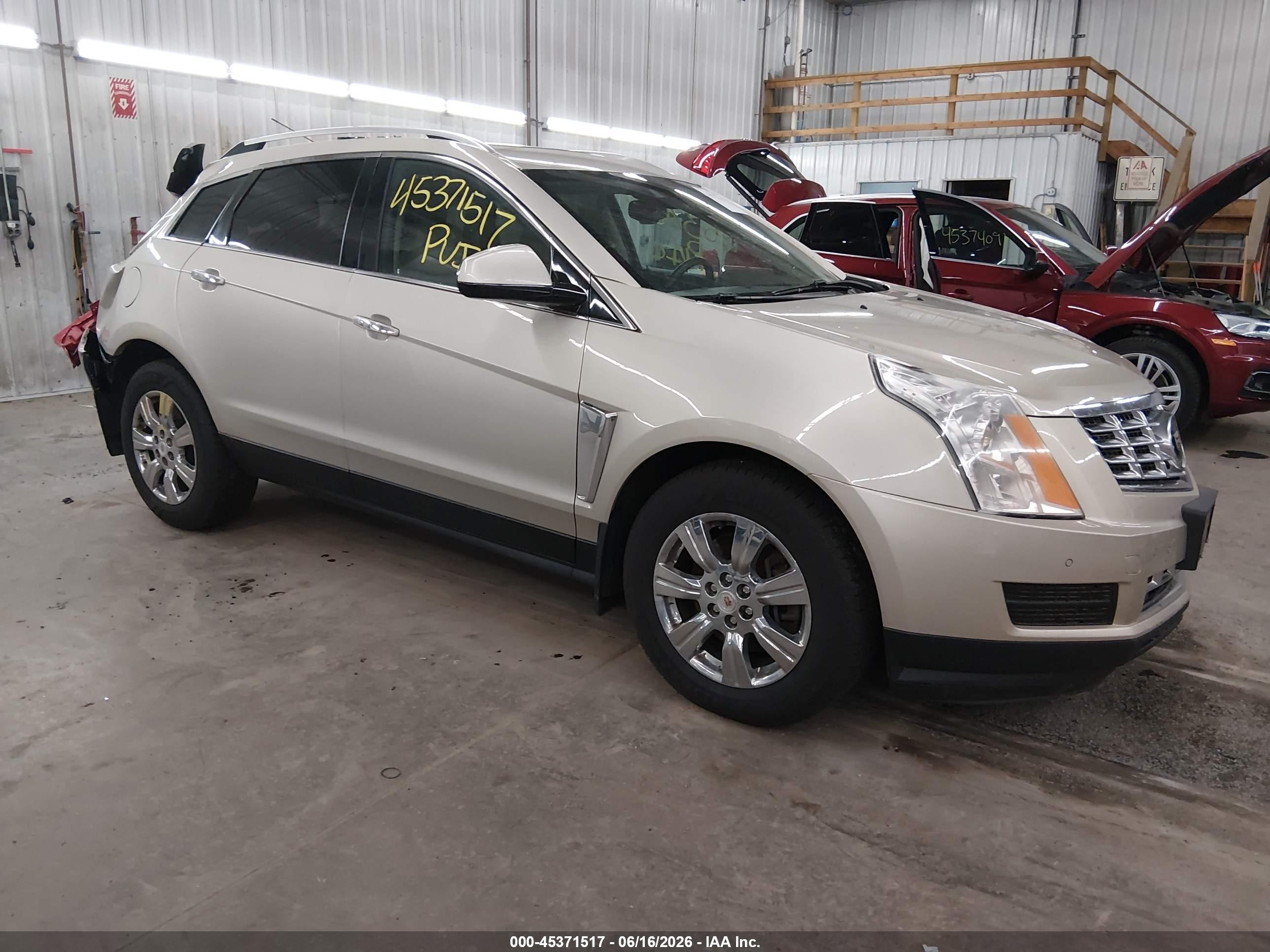 2015 Cadillac SRX Luxury Collection, VIN 3GYFNEE32FS617696 — Зад