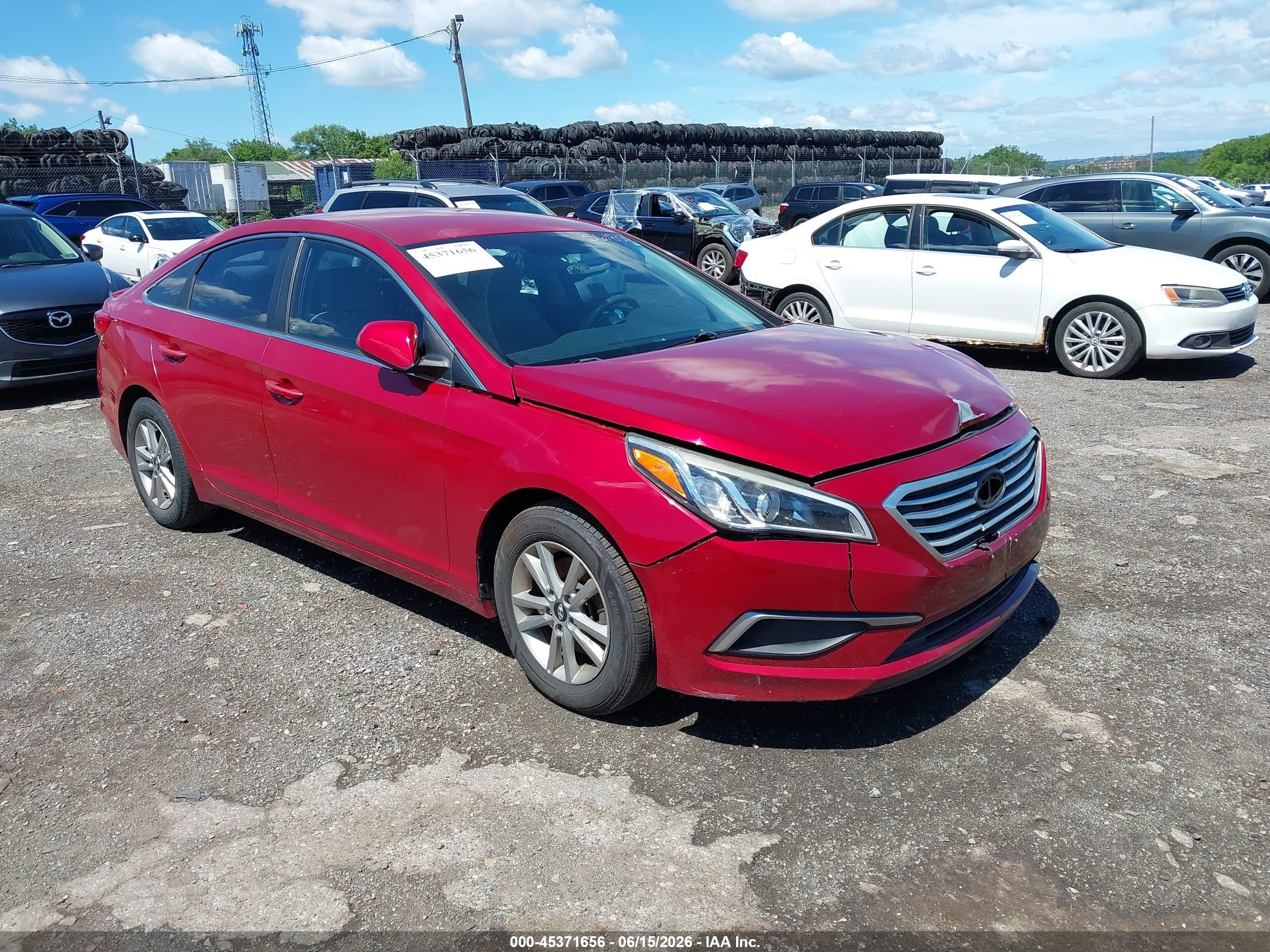 2017 Hyundai Sonata SE, VIN 5NPE24AF4HH561858 — Front end