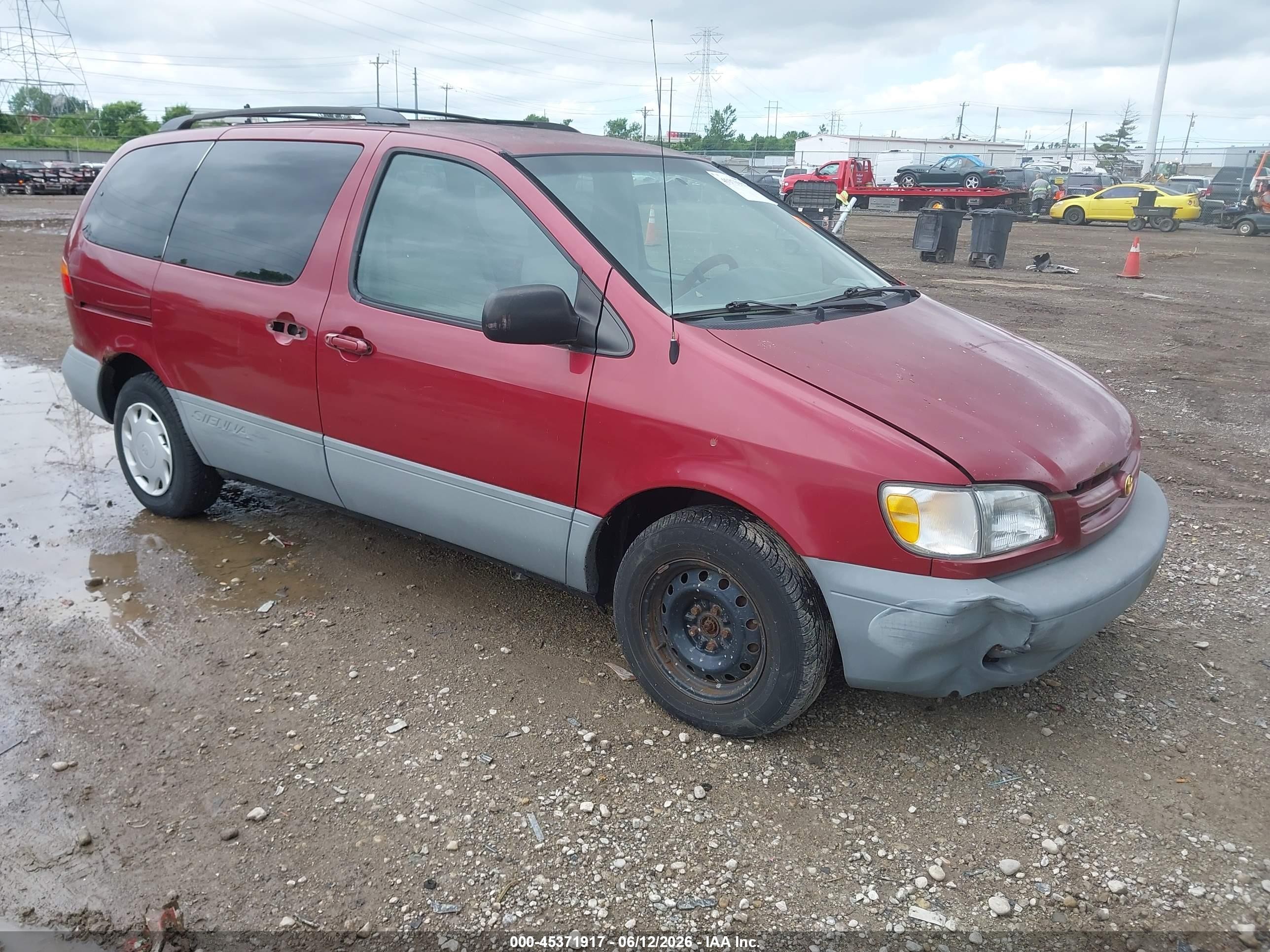 2000 Toyota Sienna LE, VIN 4T3ZF13CXYU191547 — Normal wear