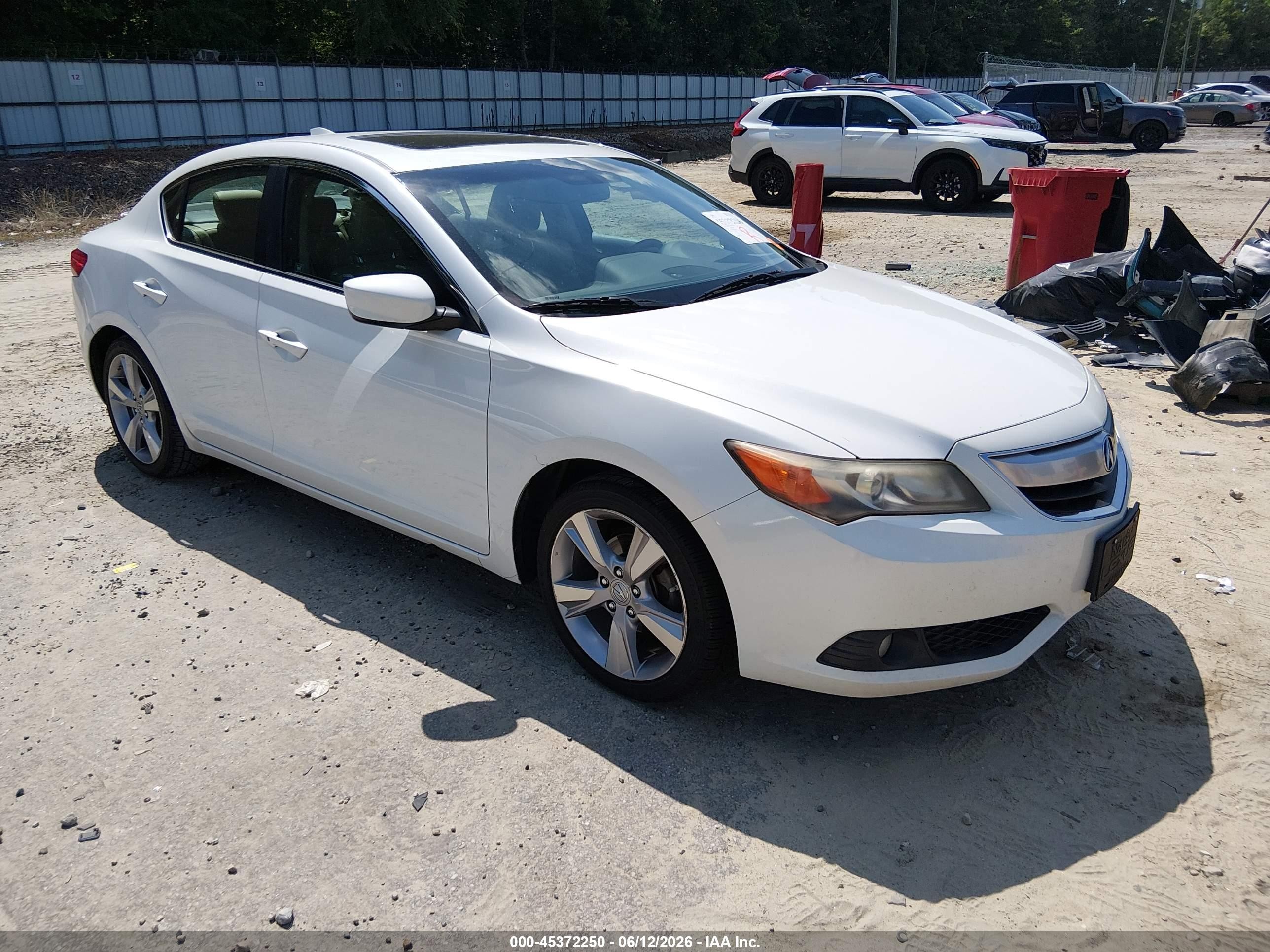 2013 Acura ILX Premium, VIN 19VDE1F59DE007885 — Rear end