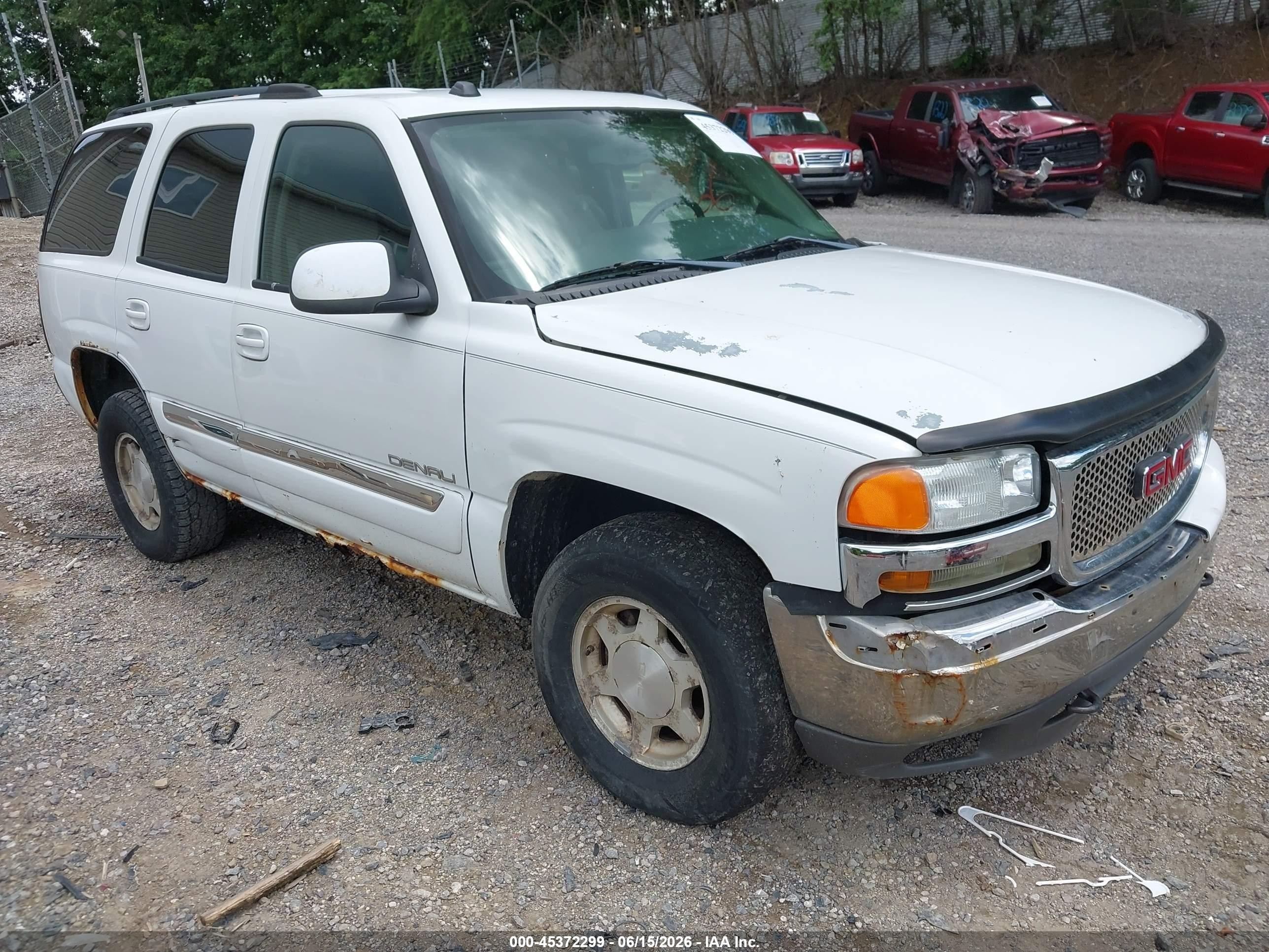 2005 GMC Yukon SLT, VIN 1GKEK13T65J217456 — Normal wear