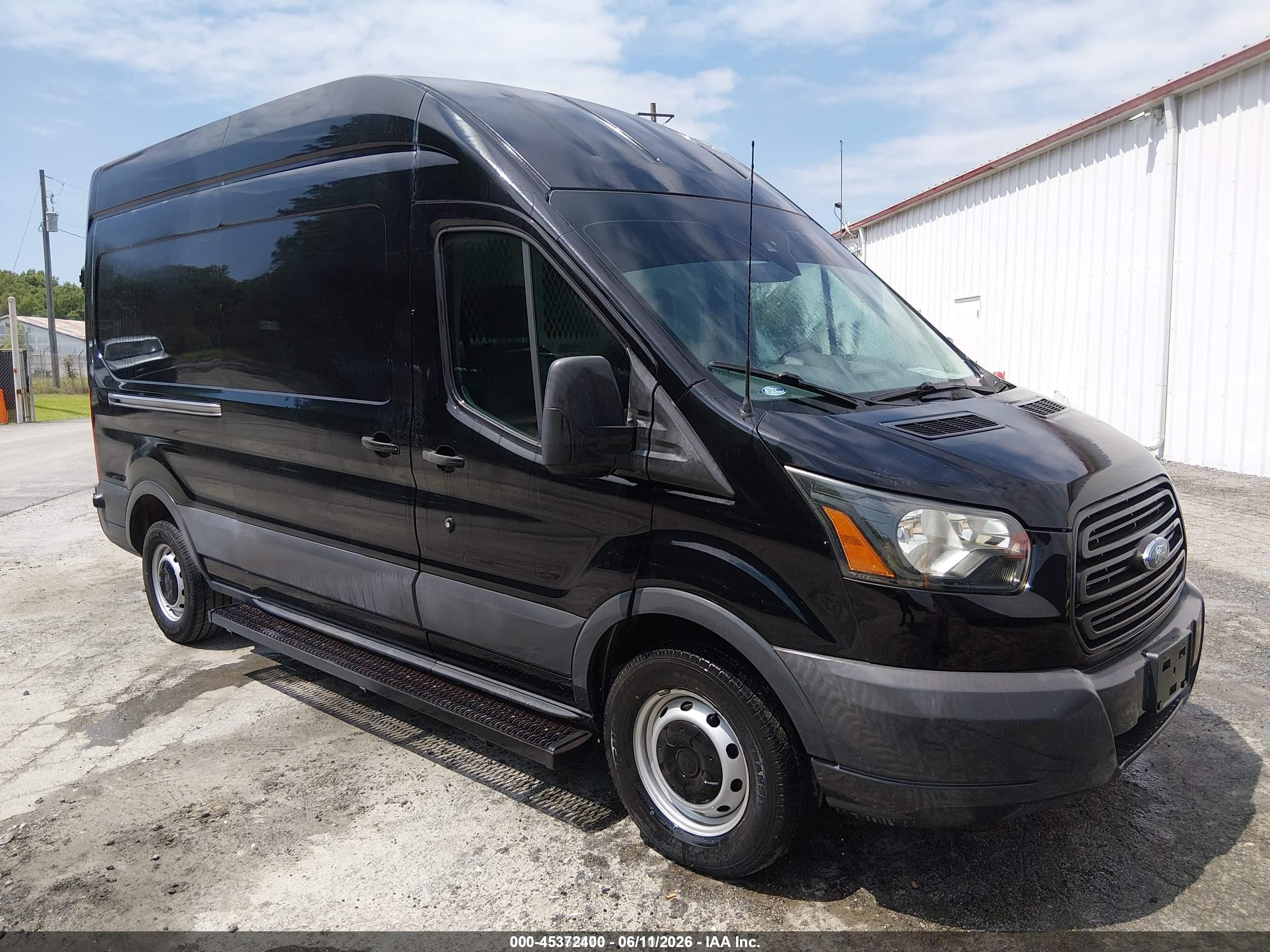 2018 Ford Transit, VIN 1FTBW2XM5JKA99786 — Бок