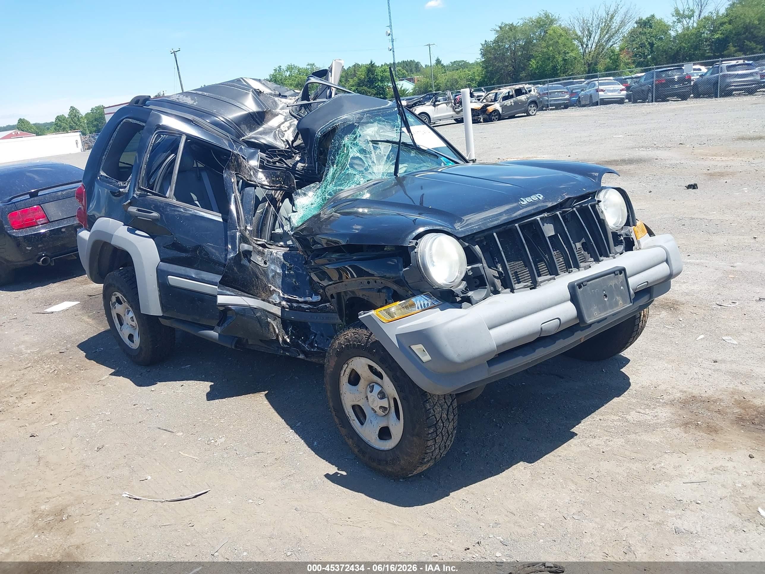 2006 Jeep Liberty Sport, VIN 1J4GL48KX6W126725 — Side