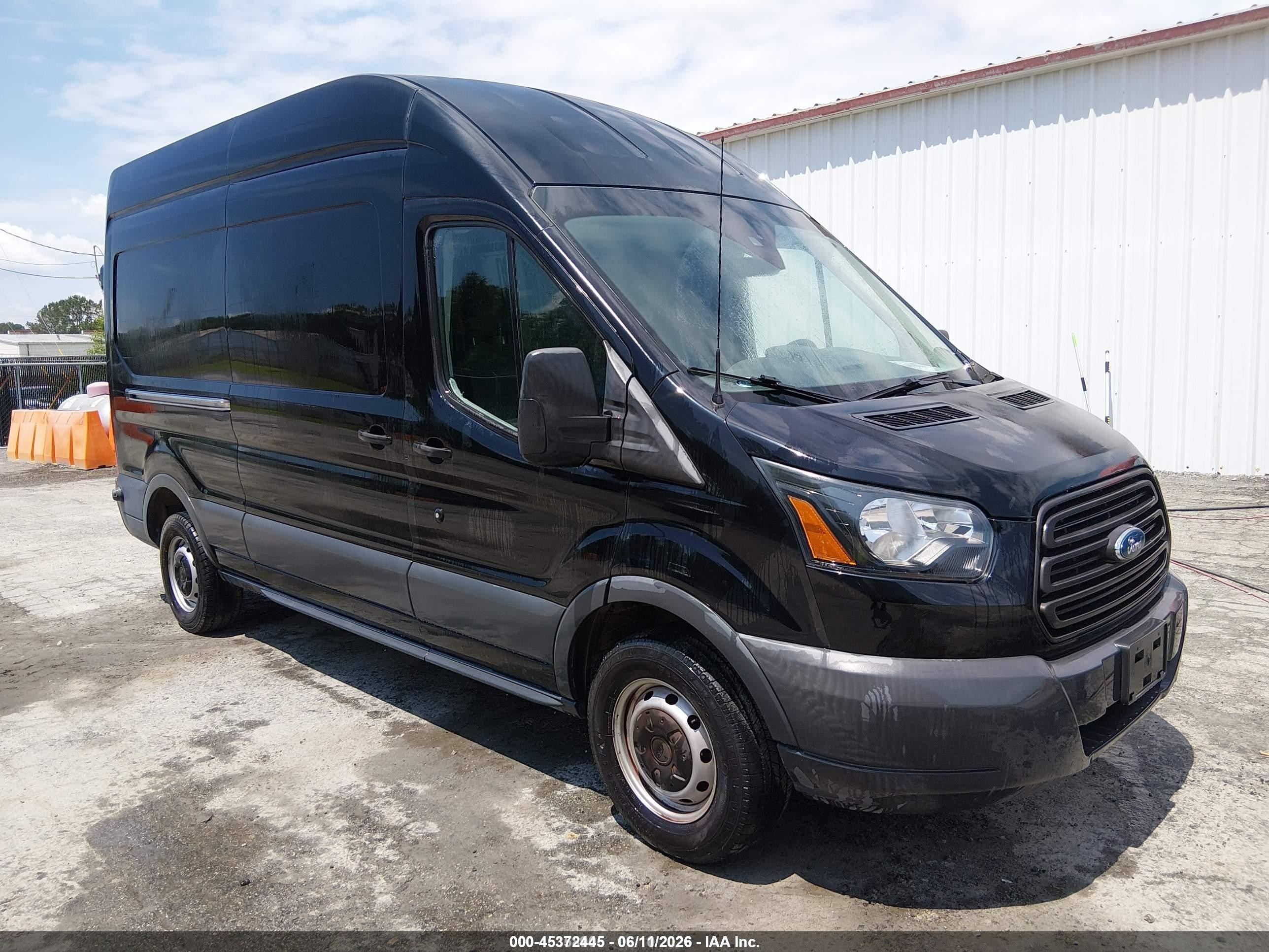 2018 Ford Transit, VIN 1FTBW2XM7JKA99787 — Зад