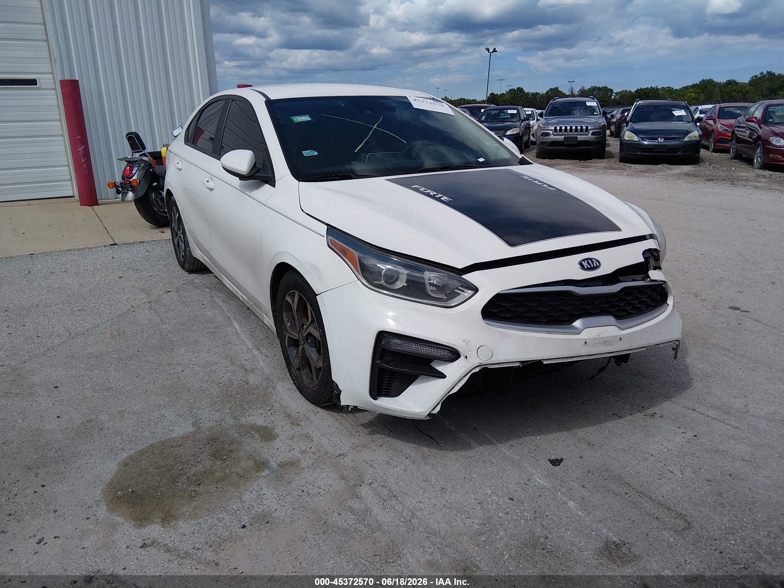 2020 Kia Forte LXS, VIN 3KPF24AD4LE234618 — Front end