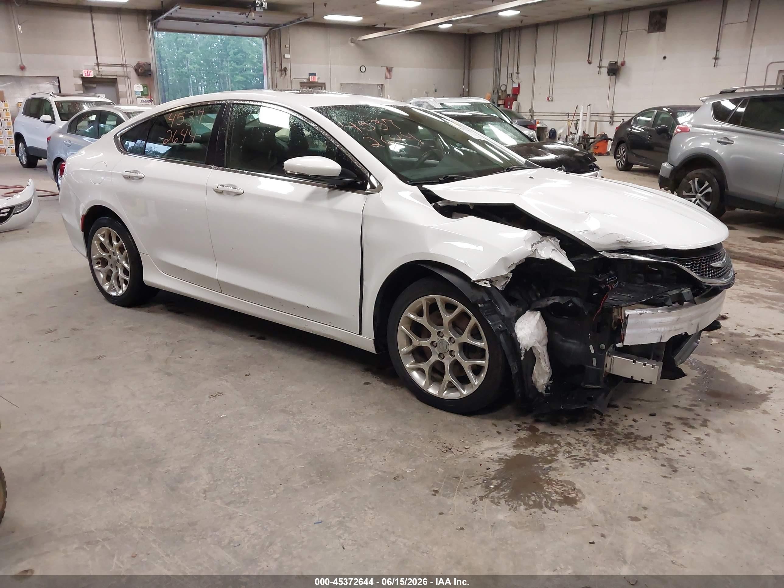 2015 Chrysler 200 C, VIN 1C3CCCEG4FN543573 — Front end