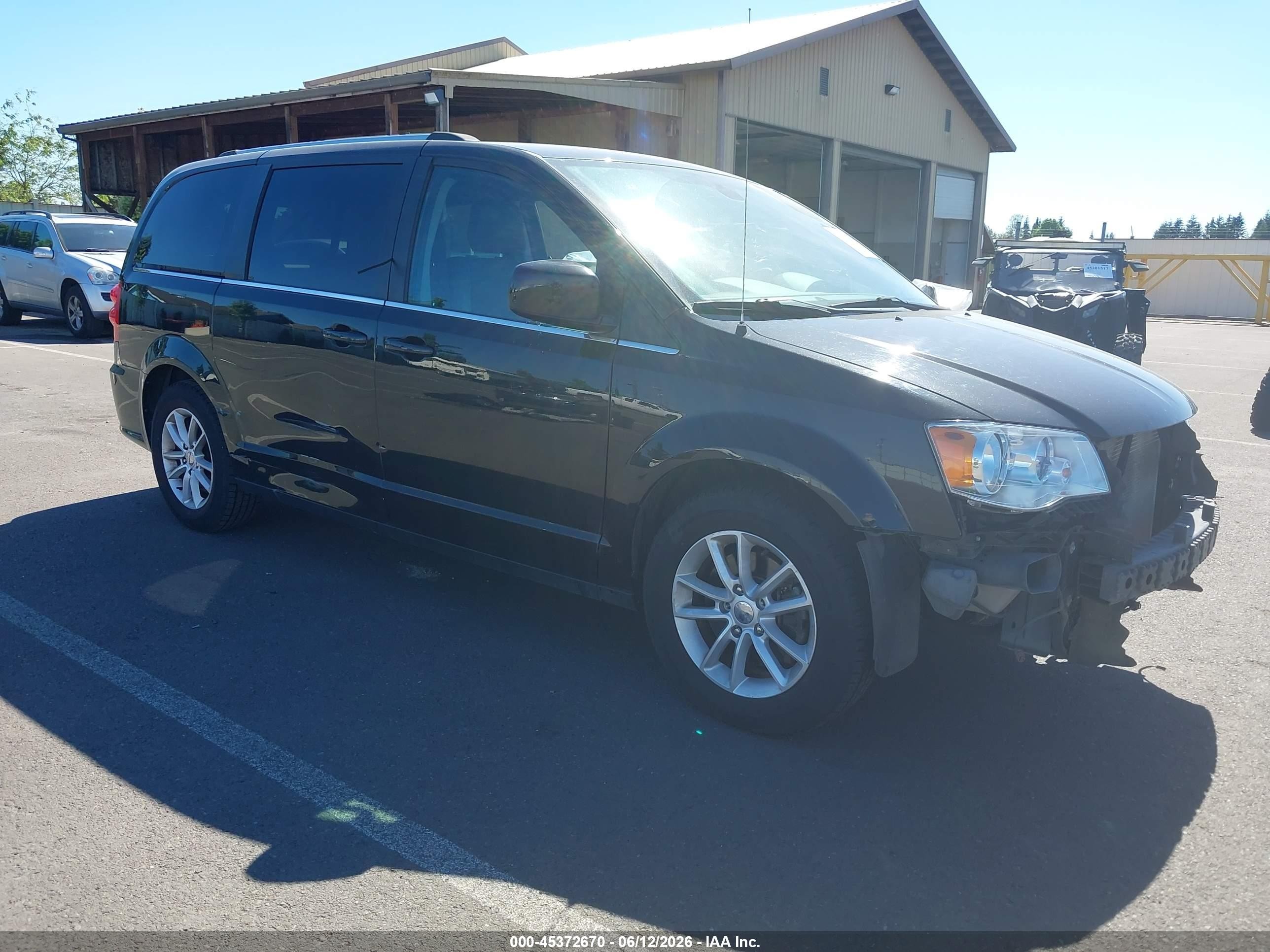 2019 Dodge Grand Caravan SXT, VIN 2C4RDGCG3KR771641 — Front end