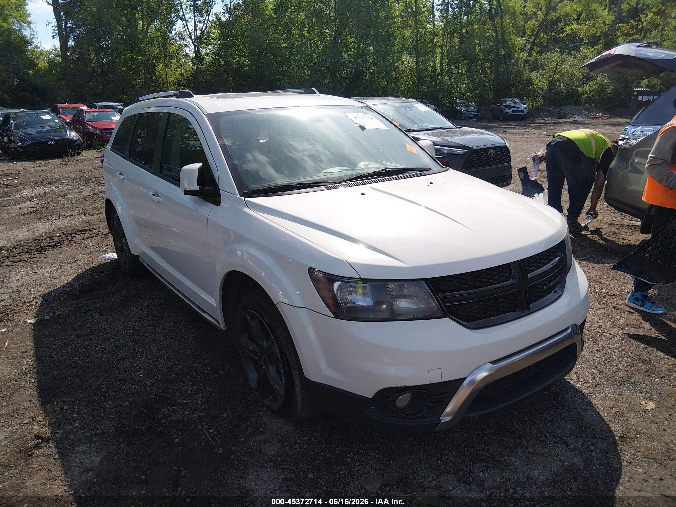 2020 Dodge Journey Crossroad, VIN 3C4PDCGB0LT206678 — Side