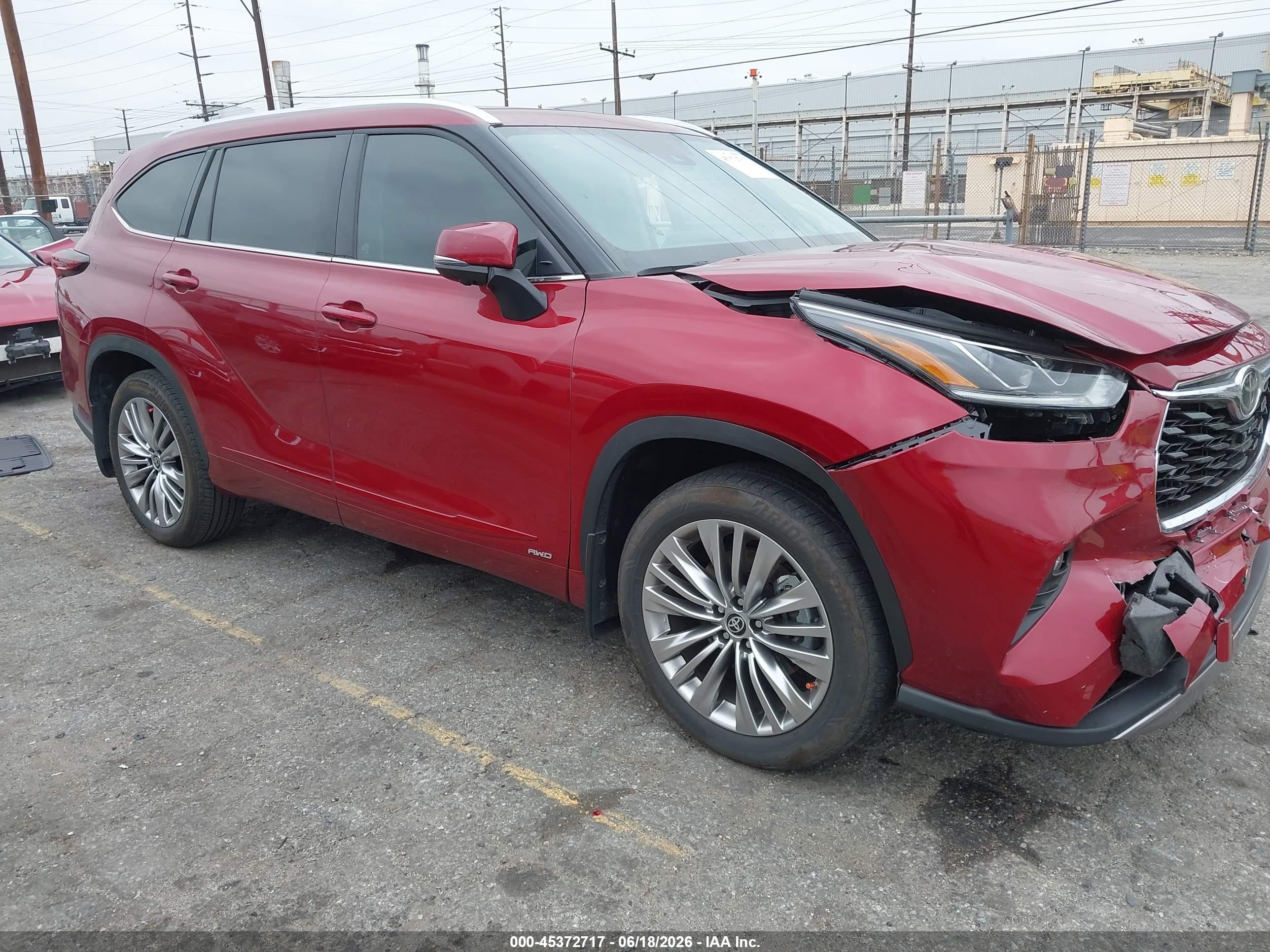 2025 Toyota Highlander Hybrid Platinum, VIN 5TDEBRCH4SS653064 — Side