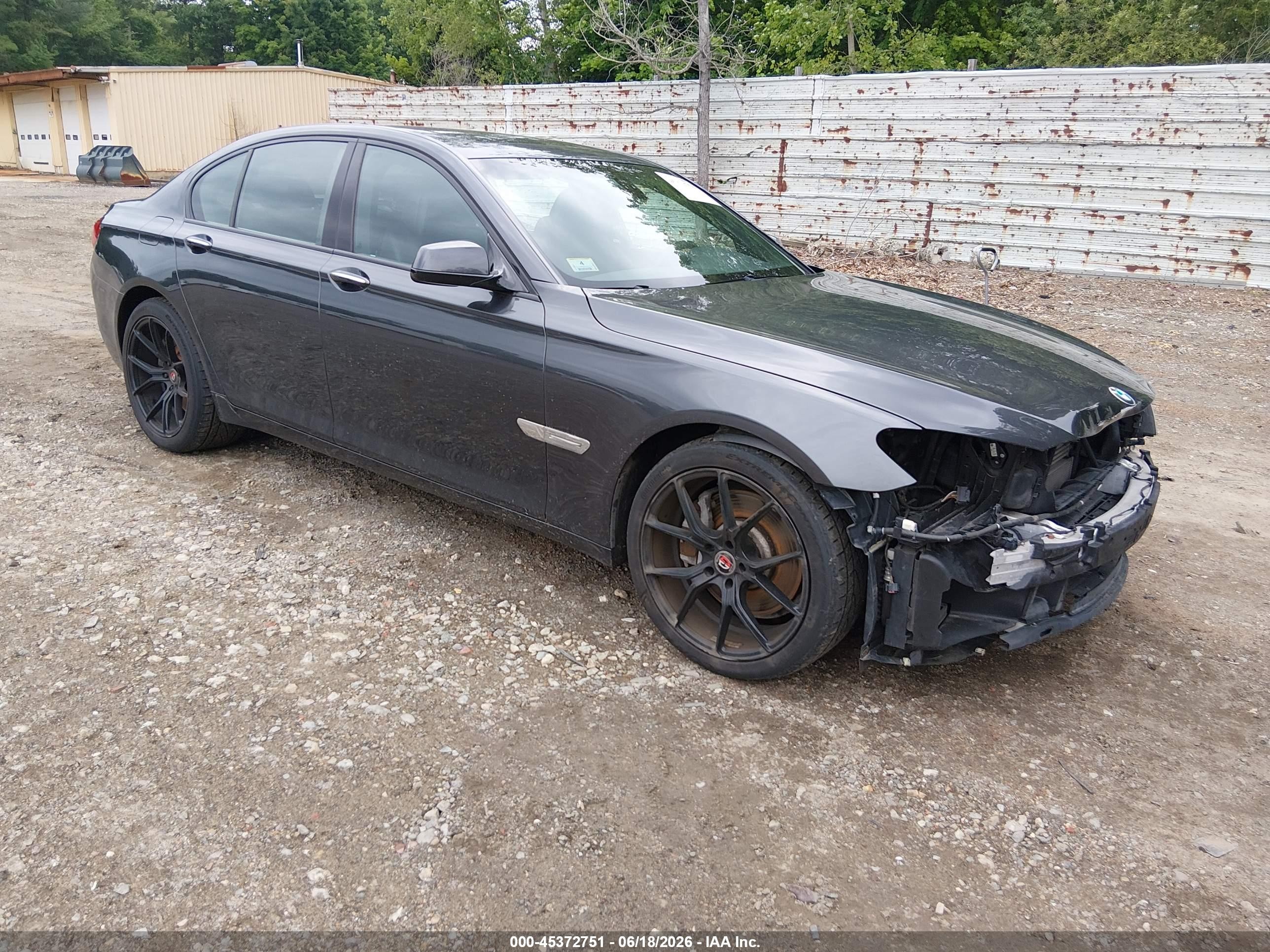 2011 BMW 7 Series 750i, VIN WBAKA8C57BCY36785 — Перед
