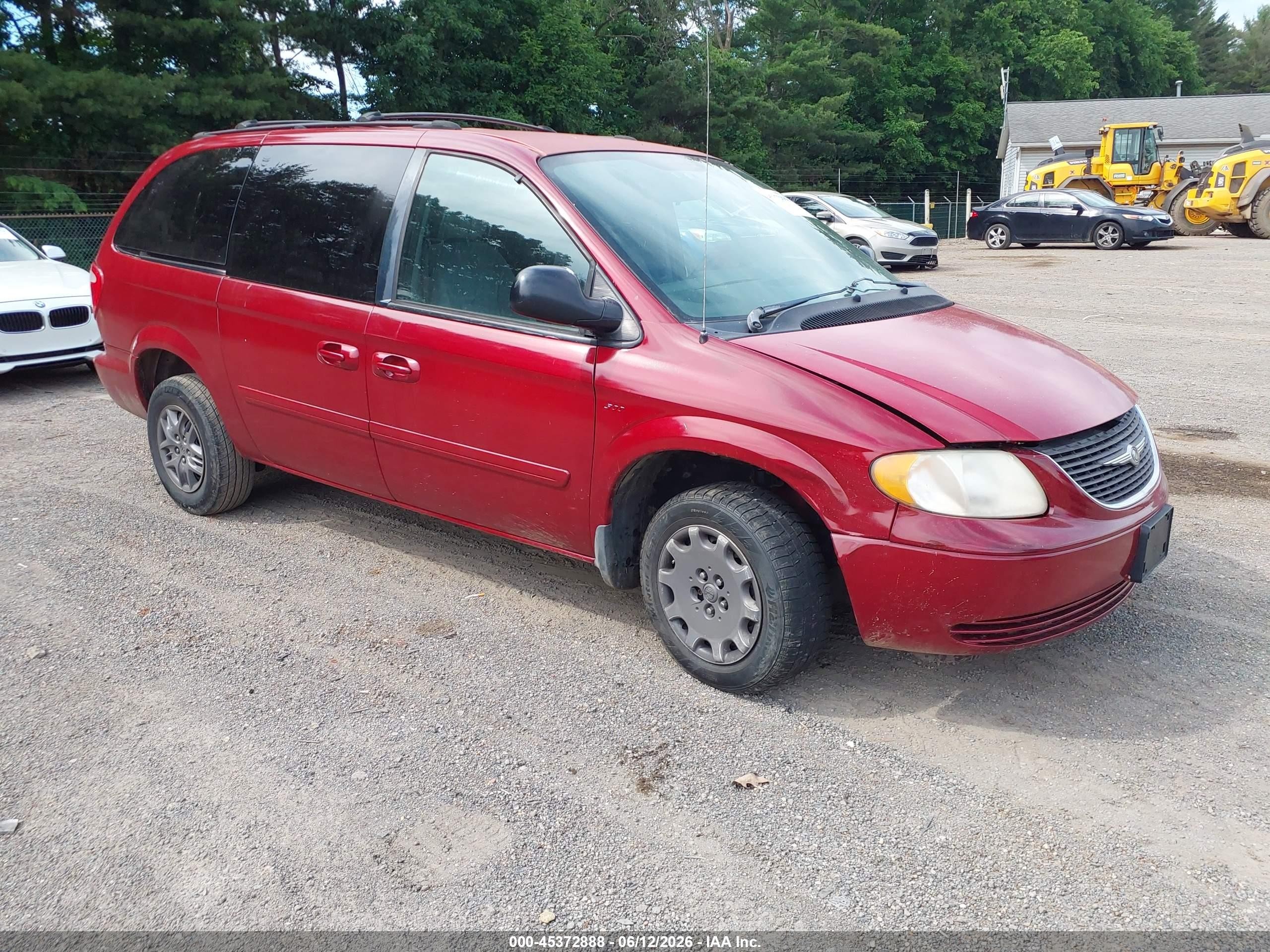 2004 Chrysler Town & Country LX, VIN 2C4GP44R64R548011 — Front end