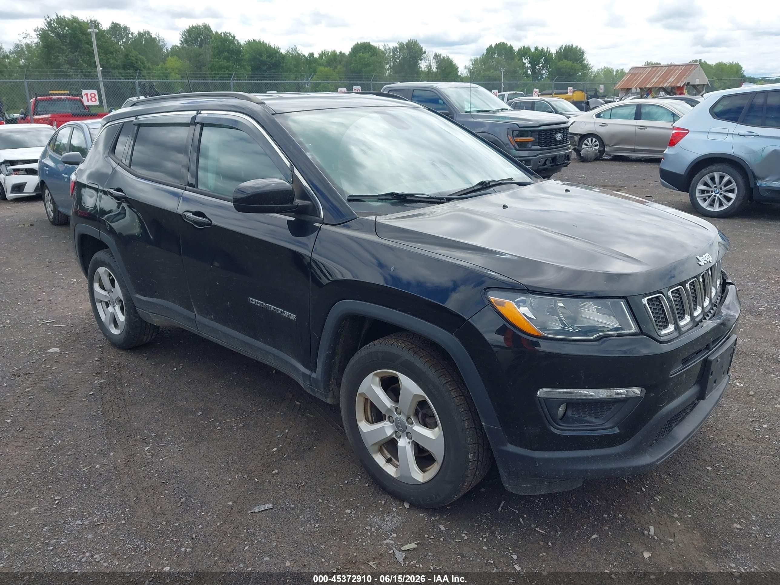 2019 Jeep Compass Altitude, VIN 3C4NJDBB1KT761179 — Перед