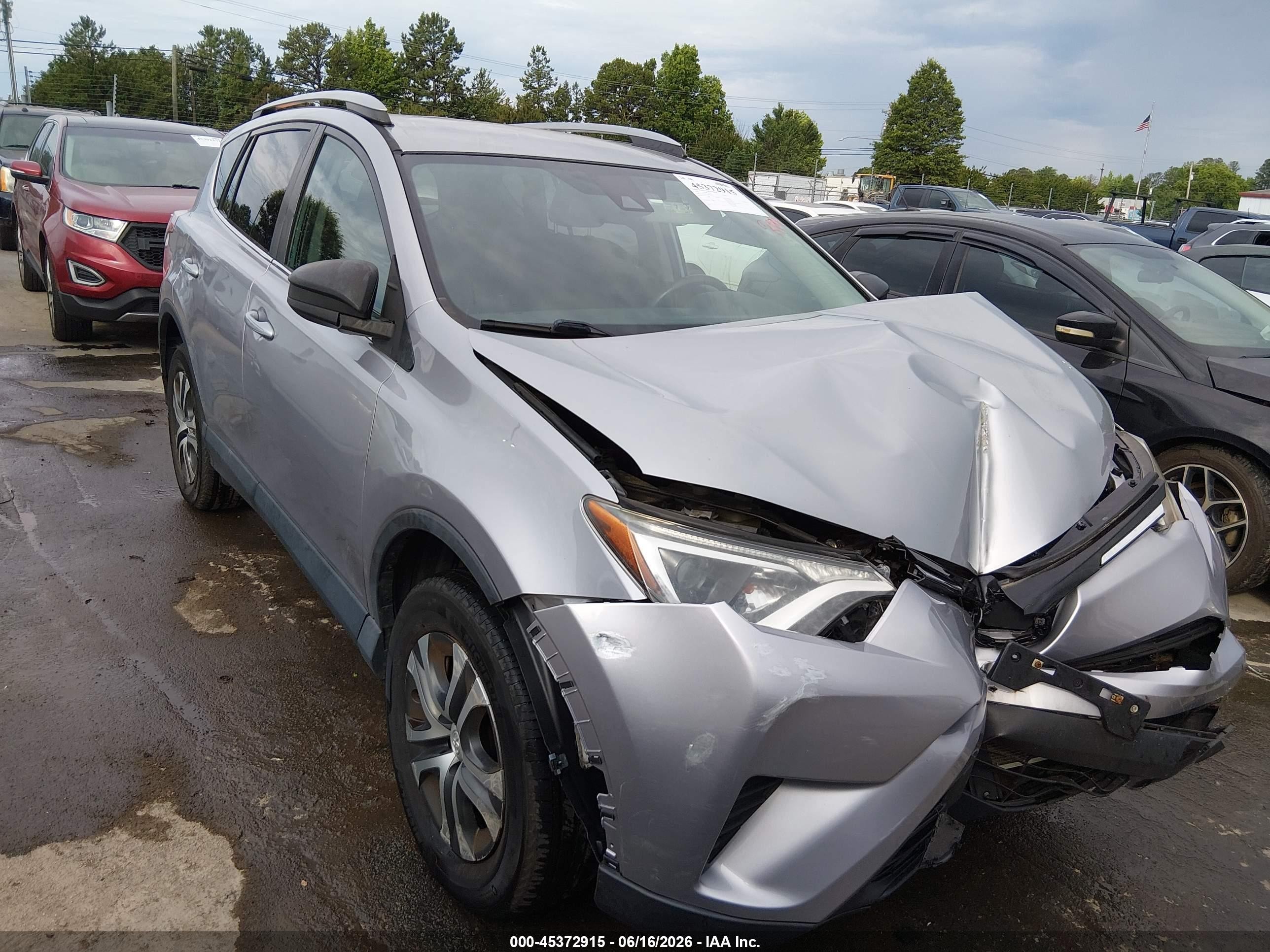 2018 Toyota RAV4 LE, VIN 2T3BFREV2JW770312 — Front end