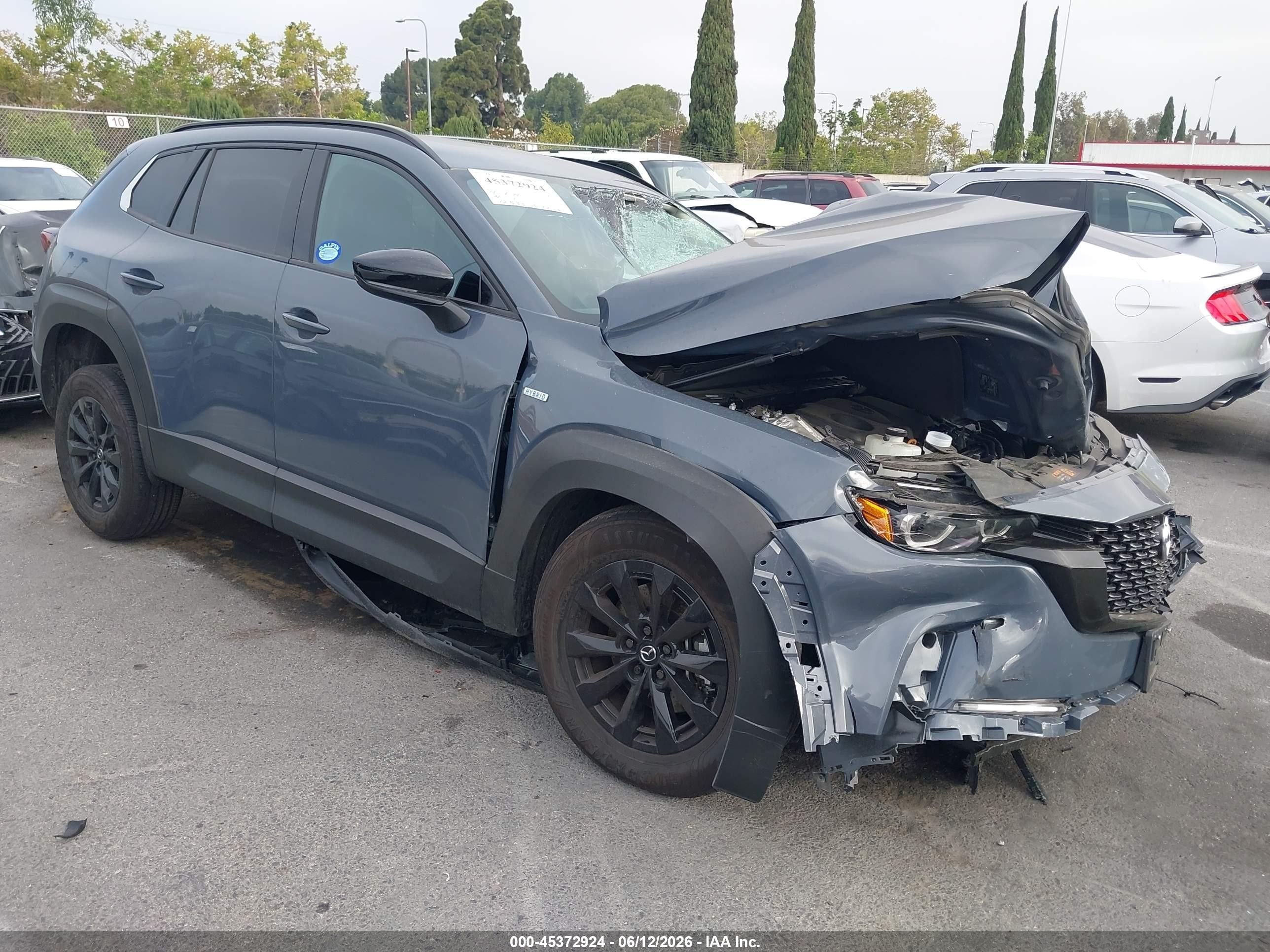2025 Mazda CX-50 Hybrid Premium Package, VIN 7MMVAADW2SN135591 — Front end