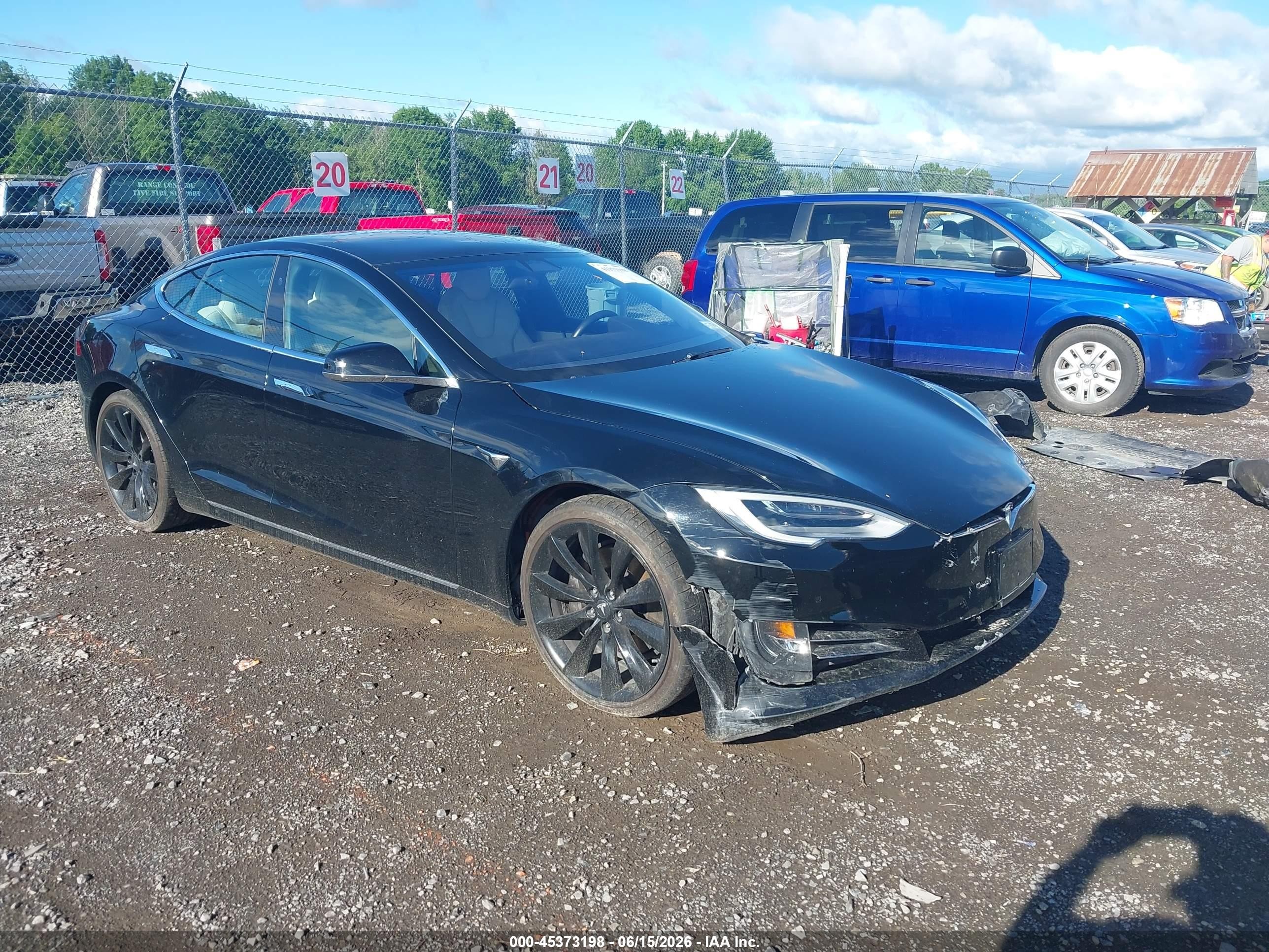 2020 Tesla Model S Long Range, VIN 5YJSA1E24LF389009 — Side