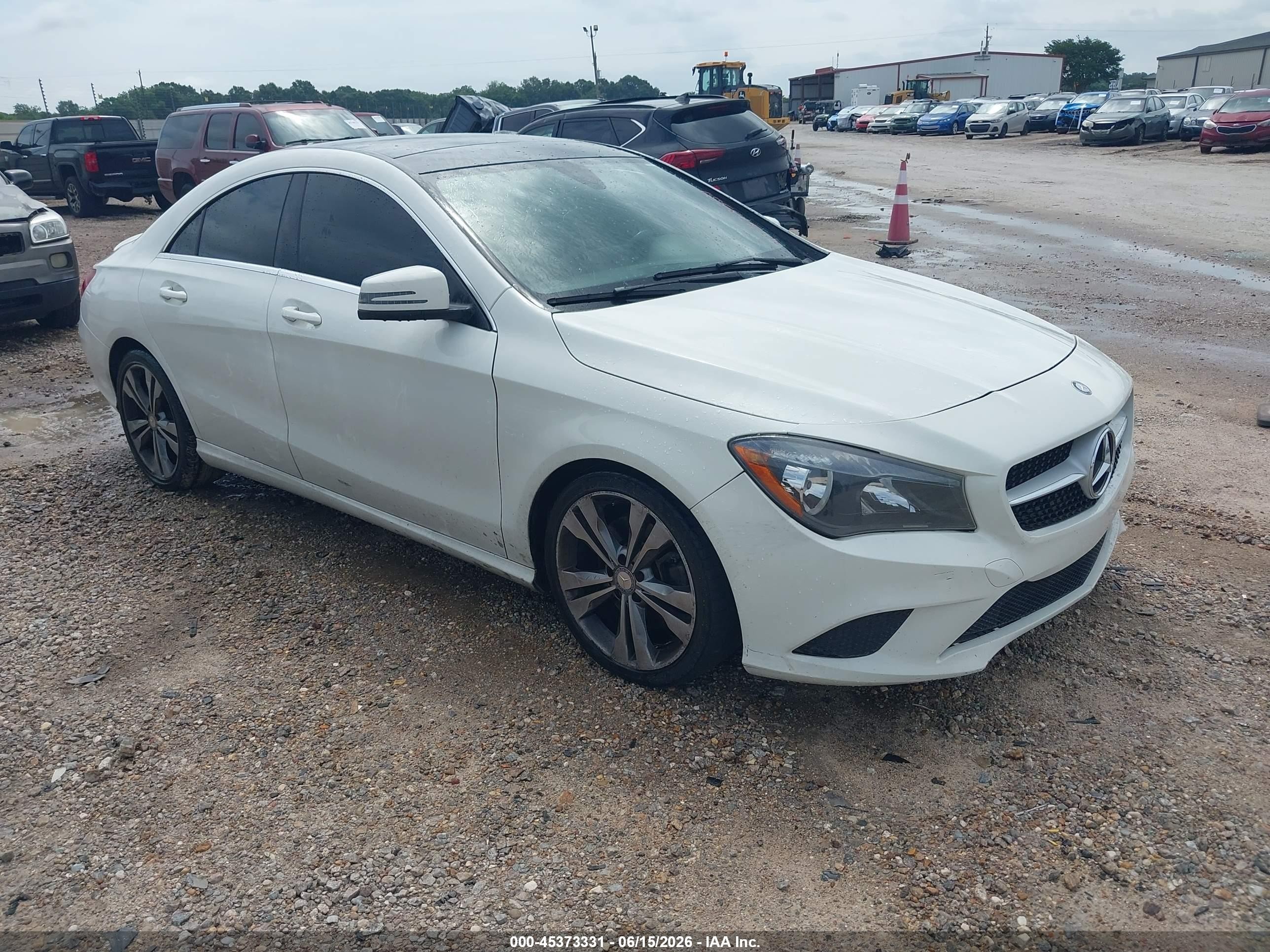2015 Mercedes-Benz CLA 250, VIN WDDSJ4EB1FN266667 — Front end
