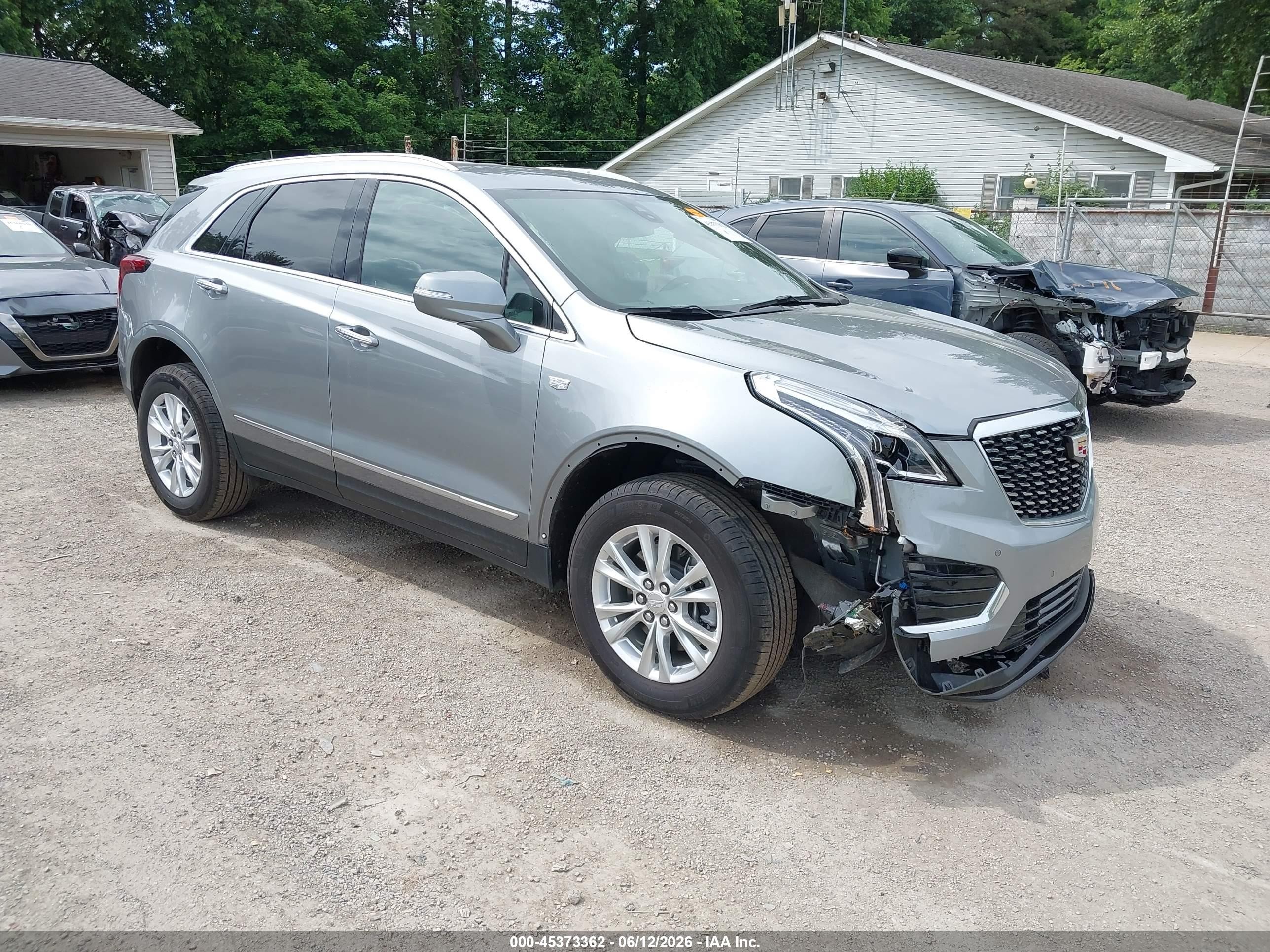 2025 Cadillac XT5 FWD Luxury, VIN 1GYKNAR4XSZ150843 — Перед