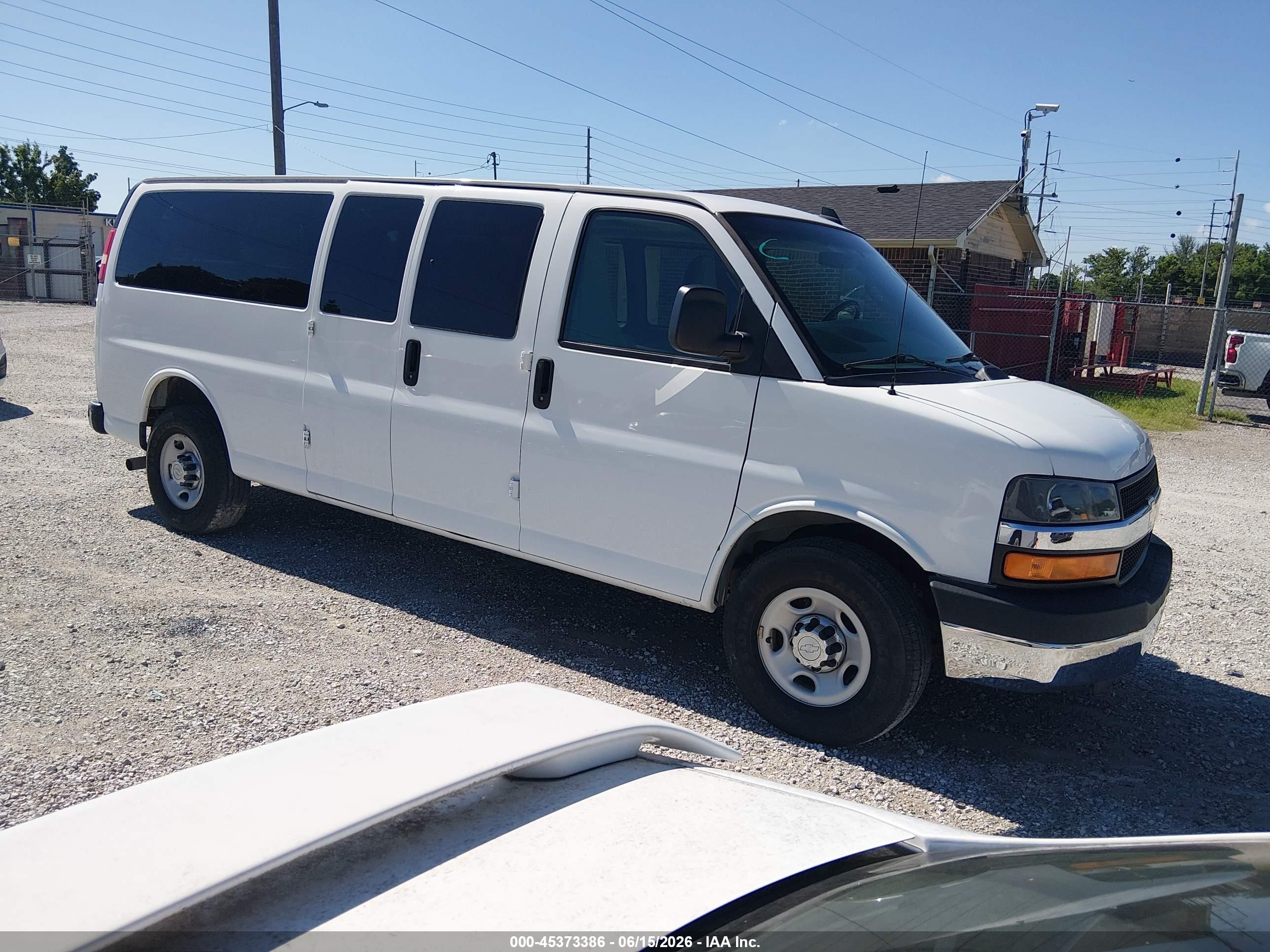 2016 Chevrolet Express Passenger LT, VIN 1GAZGPFG1G1317444 — Normal wear