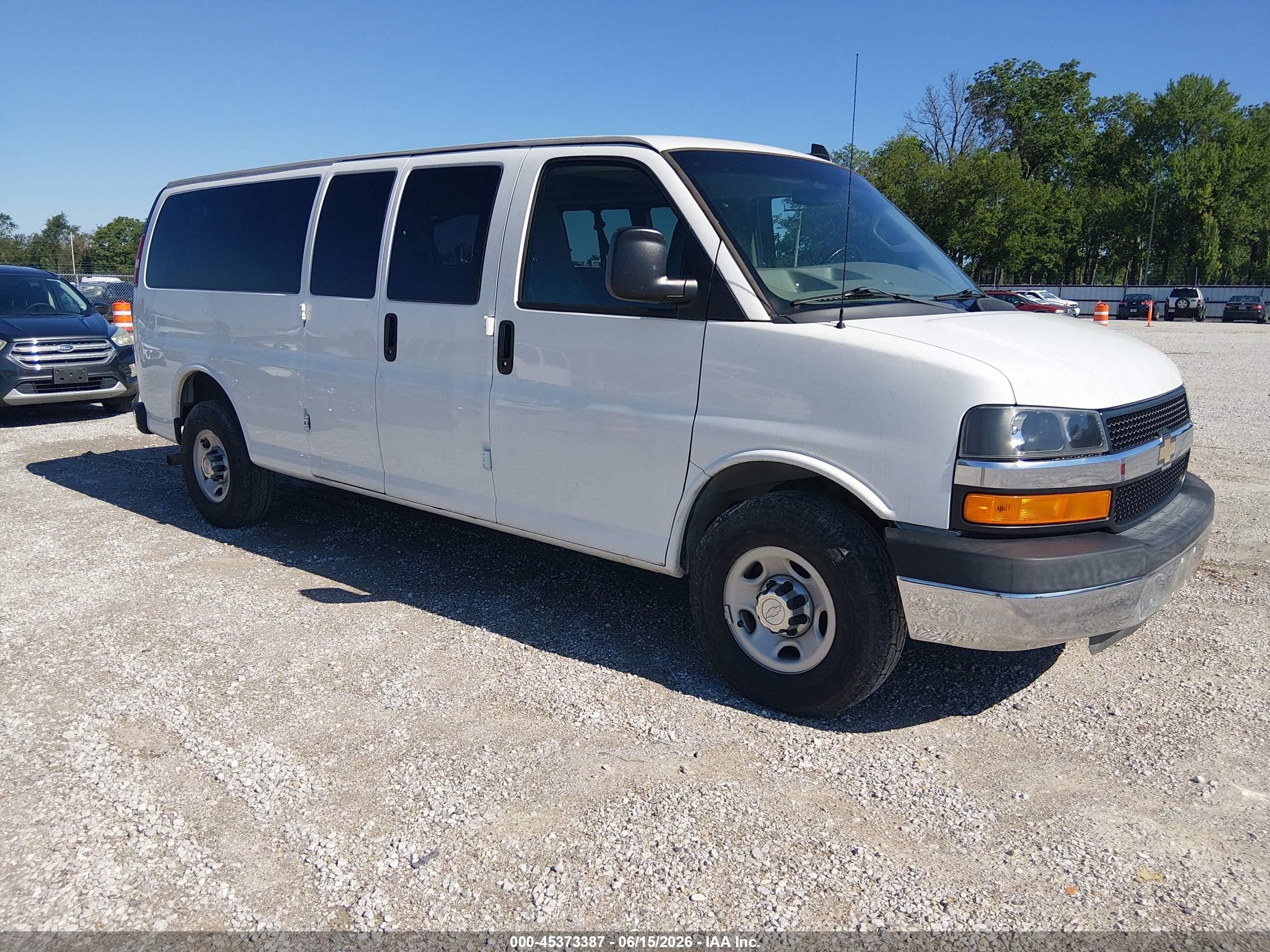 2016 Chevrolet Express Passenger LT, VIN 1GAZGPFG6G1313499 — Normal wear