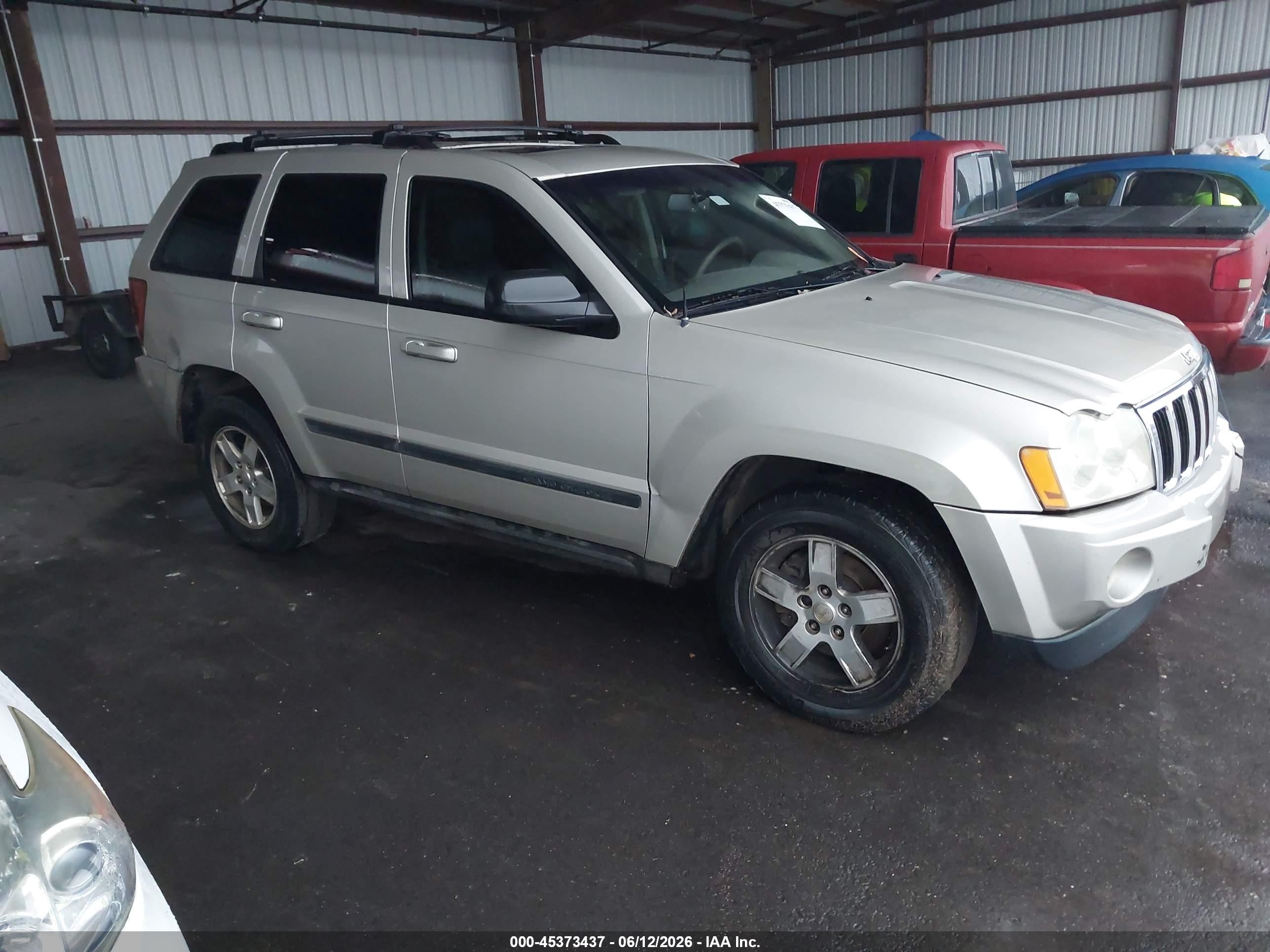 2007 Jeep Grand Cherokee Laredo, VIN 1J8GS48KX7C572863 — Normal wear