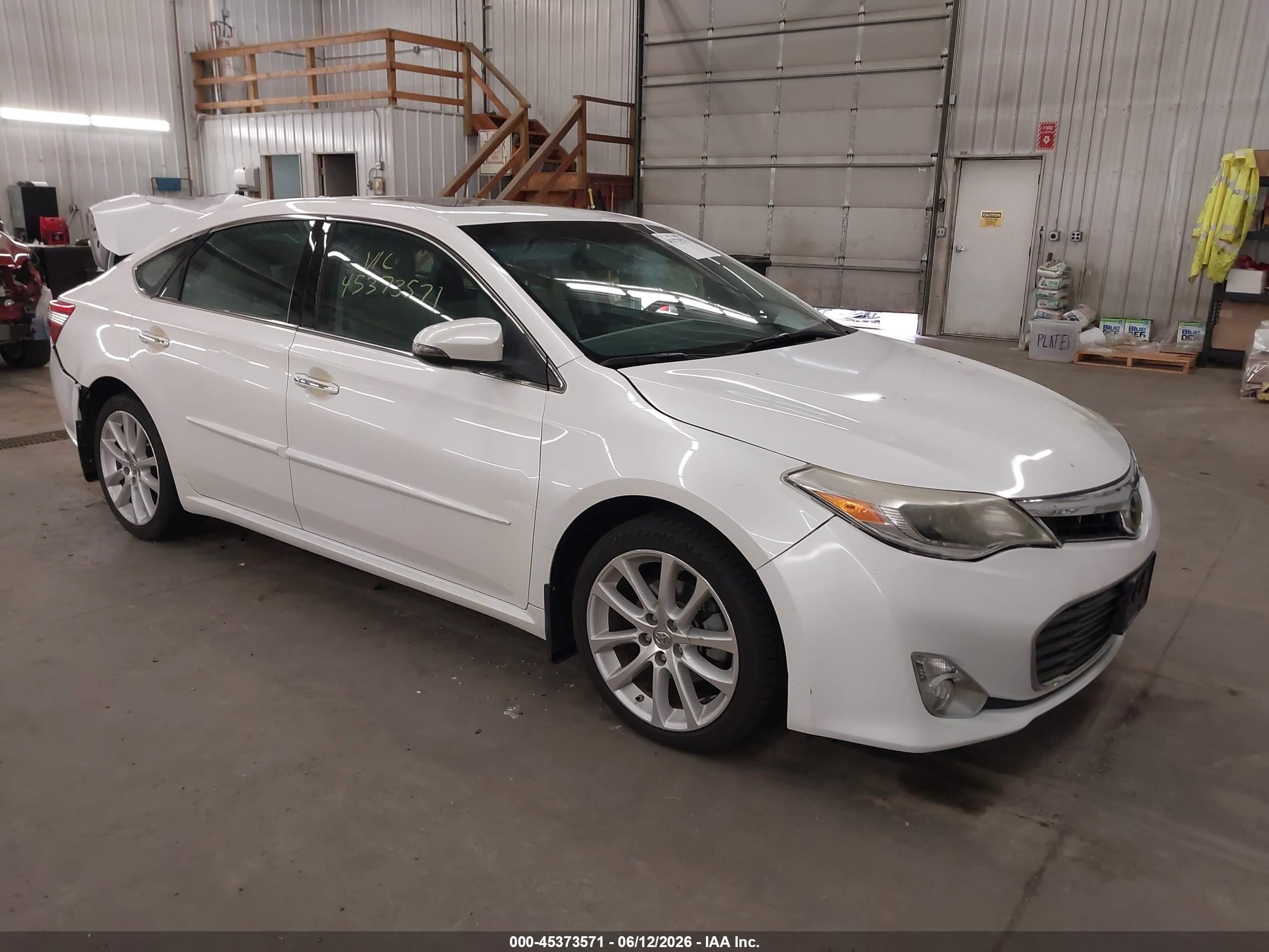 2014 Toyota Avalon XLE Touring, VIN 4T1BK1EB2EU123605 — Rear end