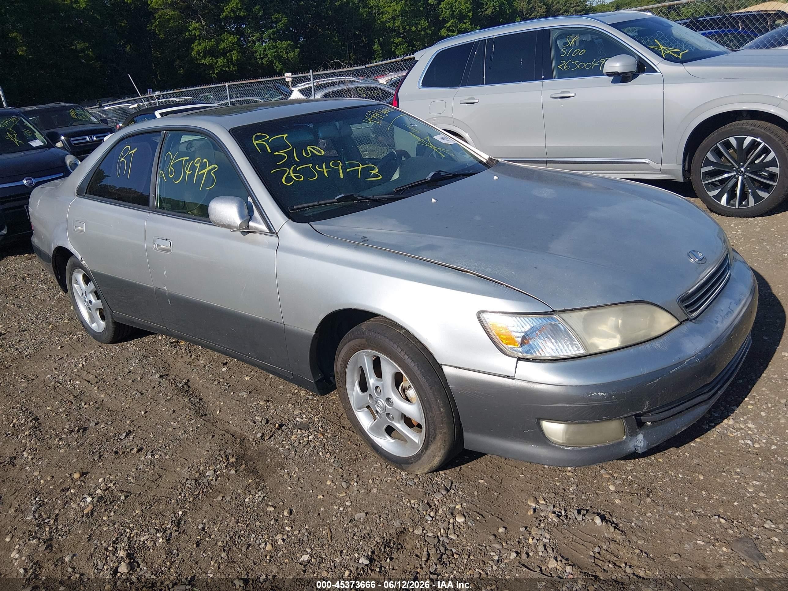 2001 Lexus ES 300, VIN JT8BF28G910315416 — Перед