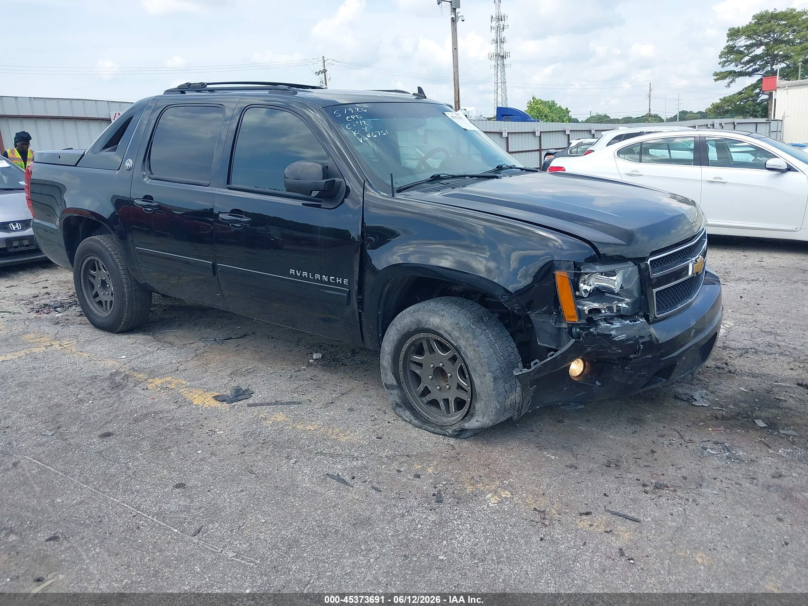 2013 Chevrolet Avalanche LT, VIN 3GNMCFE07DG356751 — Front end