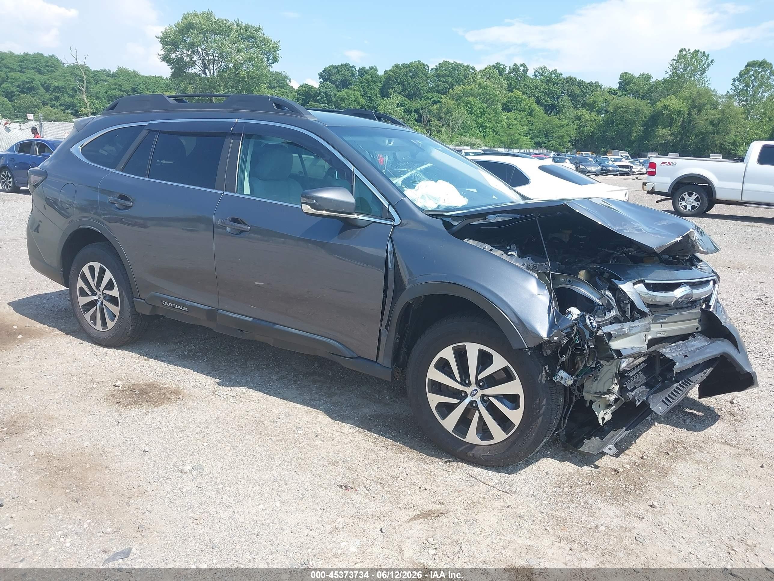2021 Subaru Outback Premium, VIN 4S4BTACC8M3190349 — Перед