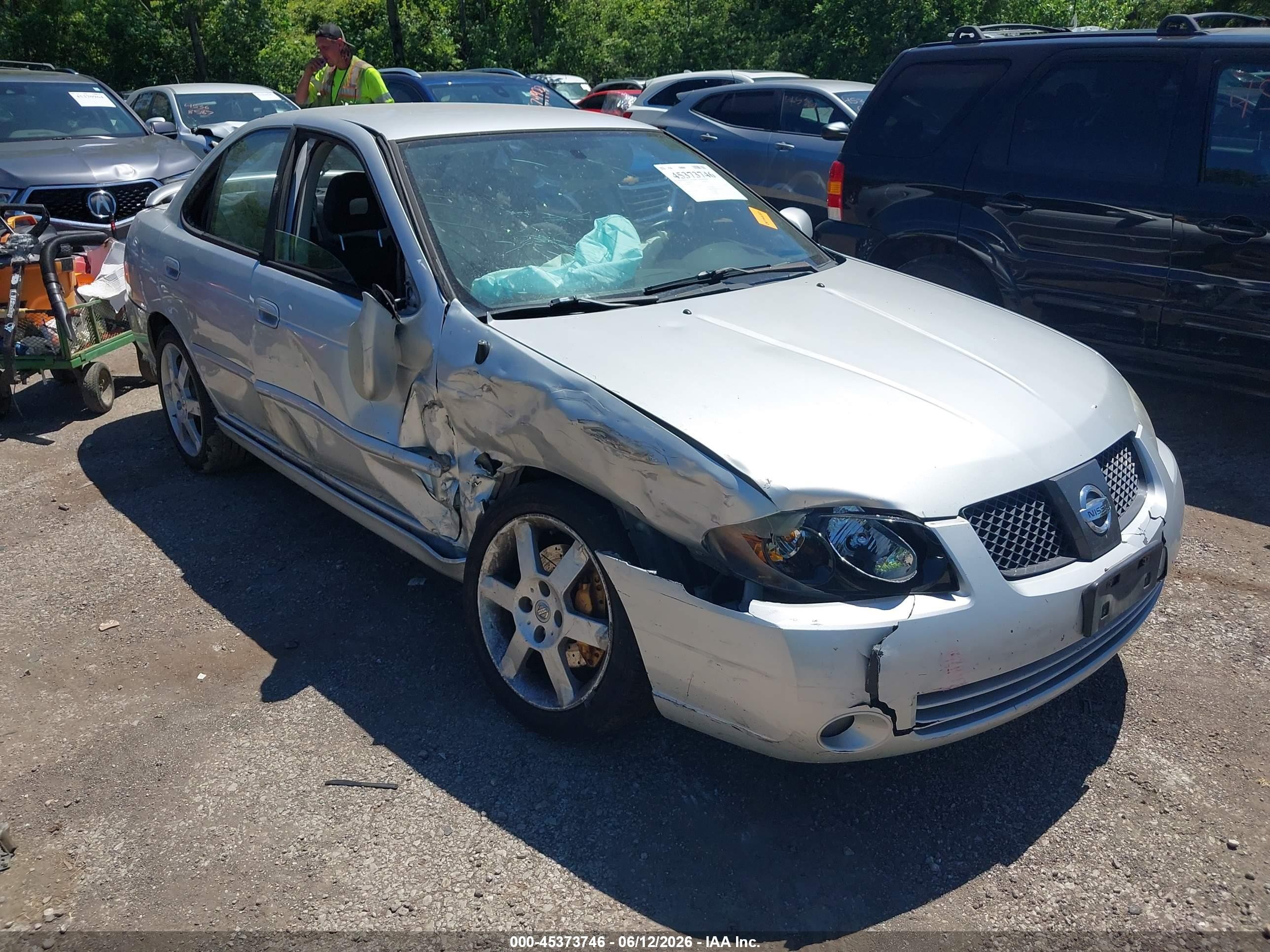 2005 Nissan Sentra SE-R Spec V, VIN 3N1AB51D05L522492 — Бок