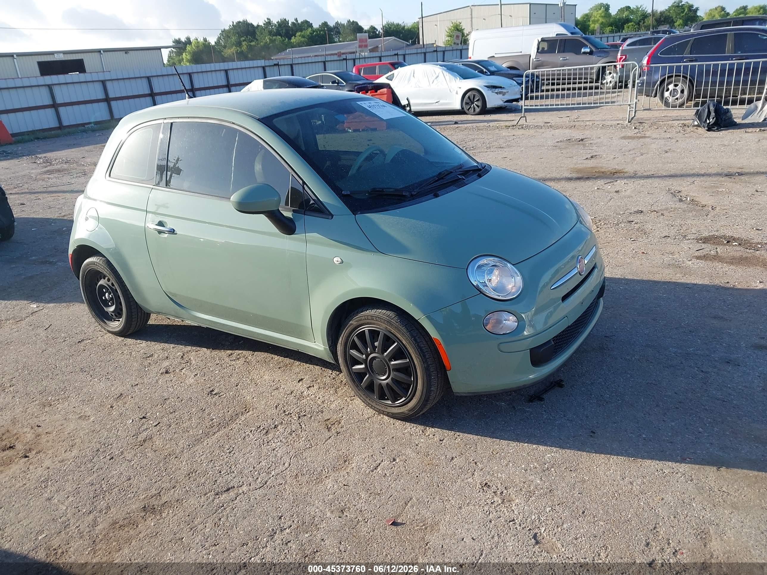 2015 FIAT 500 Pop, VIN 3C3CFFAR9FT507989 — Side