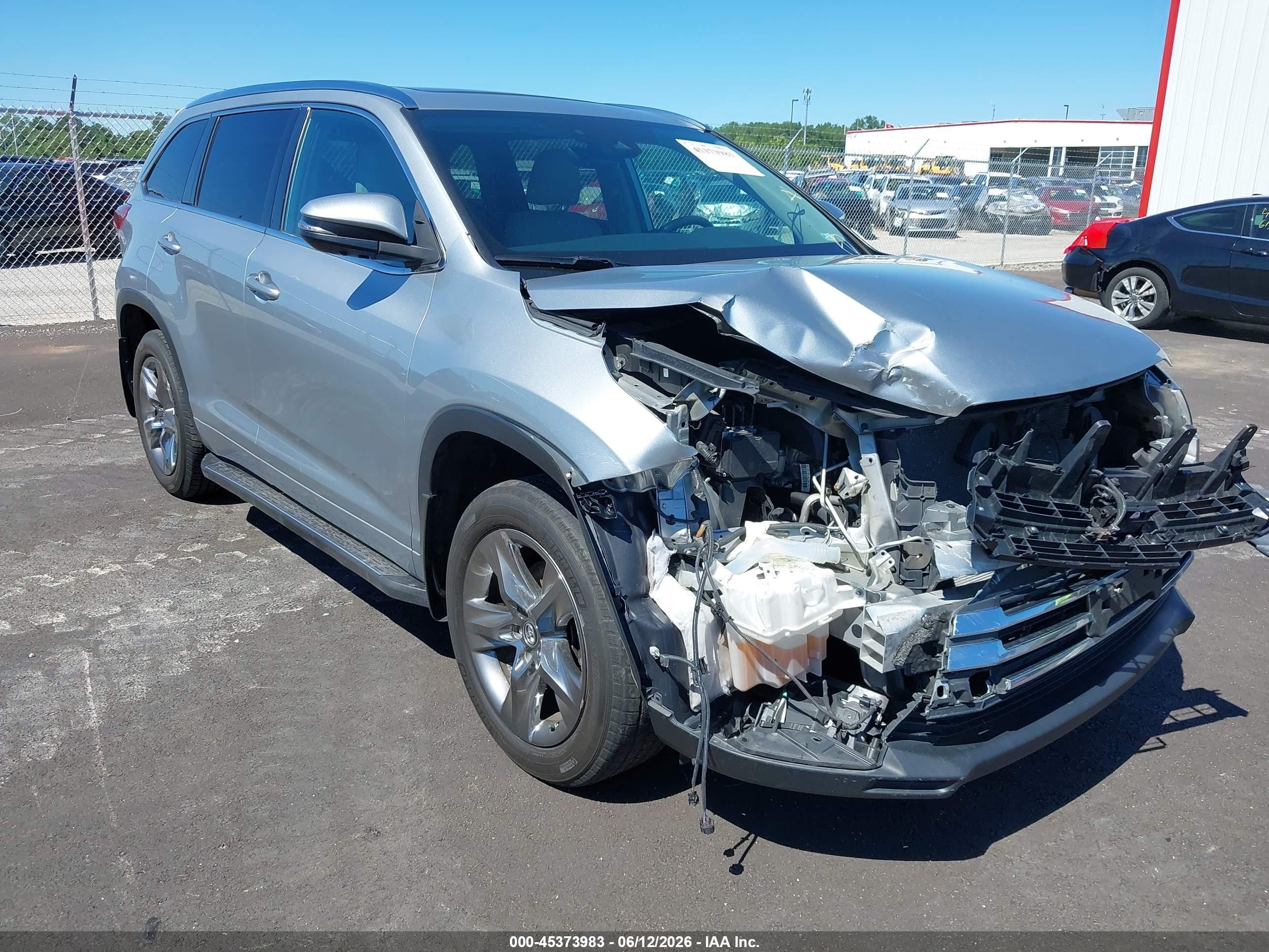 2018 Toyota Highlander Limited Platinum, VIN 5TDDZRFH7JS896353 — Front end