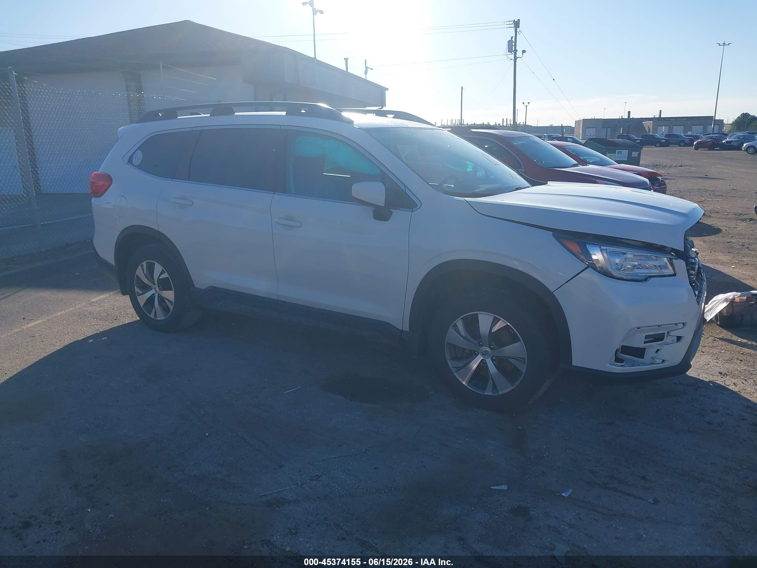 2021 Subaru Ascent Premium, VIN 4S4WMACD3M3419401 — Front end