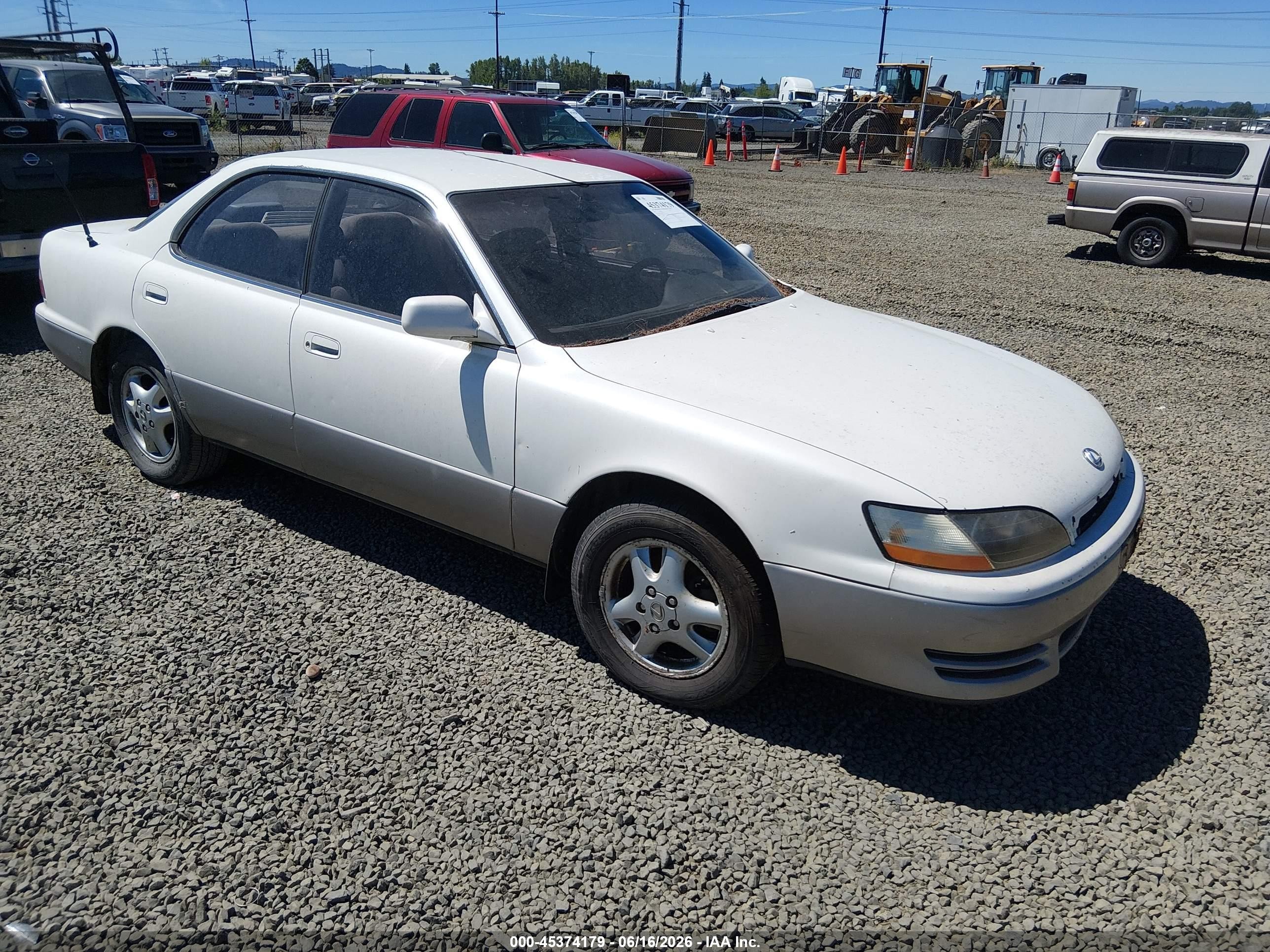 1995 Lexus ES 300, VIN JT8GK13T8S0117122 — Normal wear