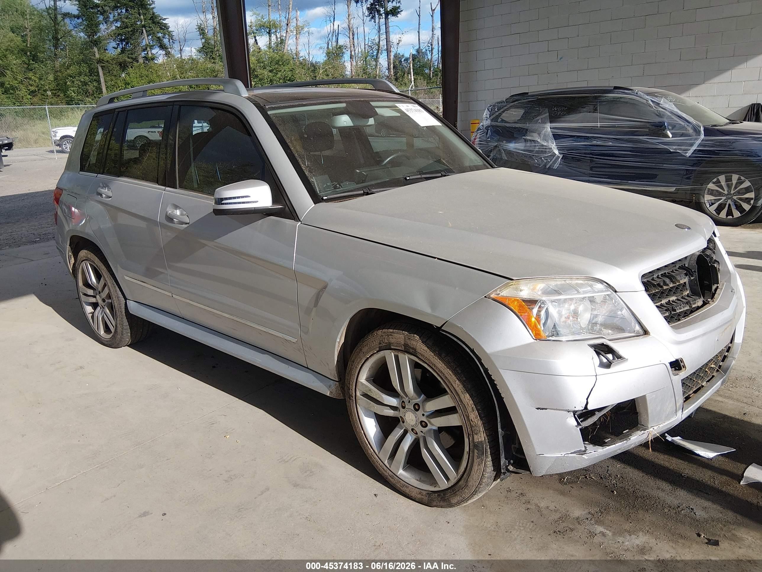 2010 Mercedes-Benz GLK 350, VIN WDCGG8HB5AF511131 — Front end