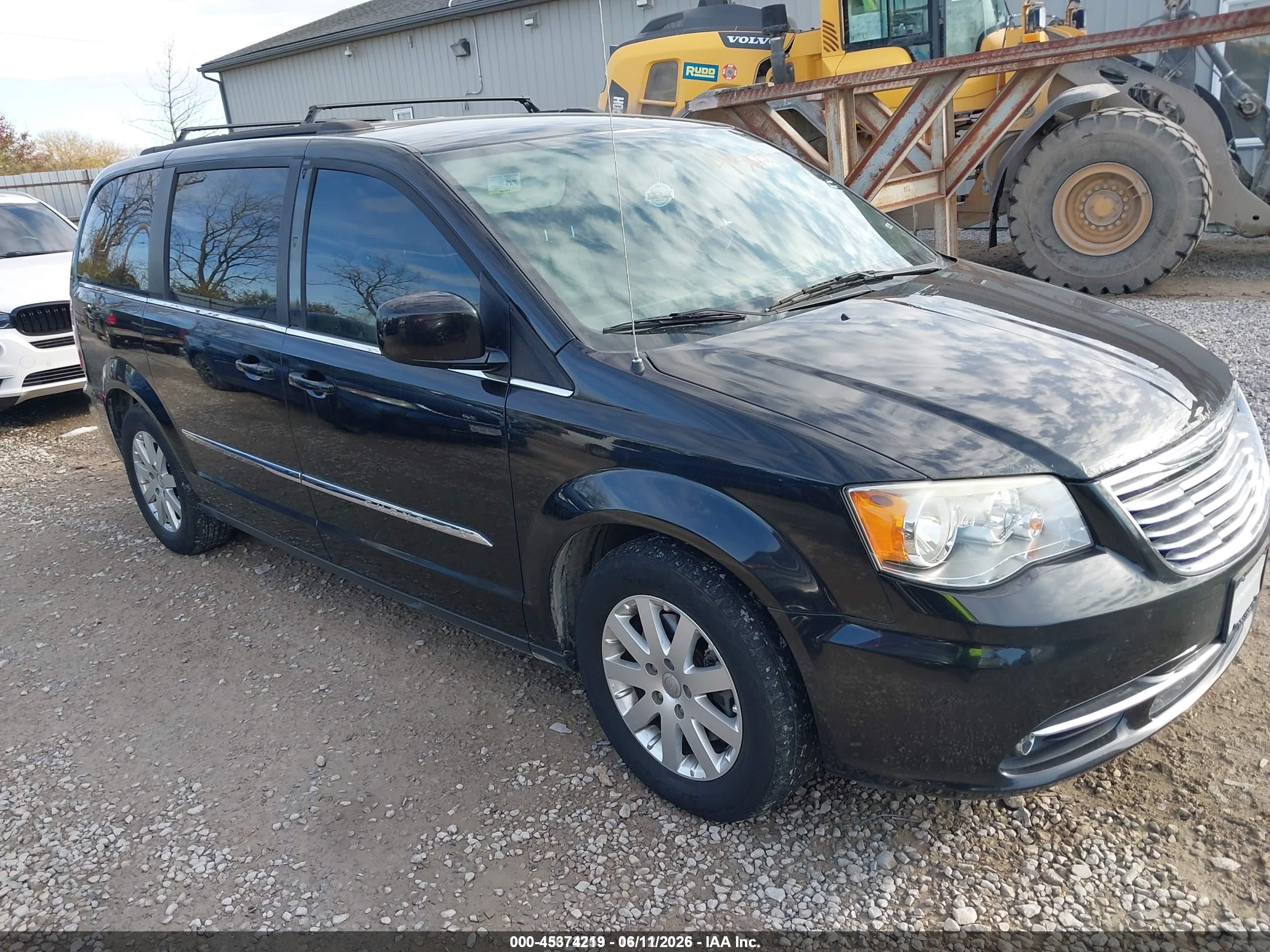 2016 Chrysler Town & Country Touring, VIN 2C4RC1BG0GR237974 — Rear end