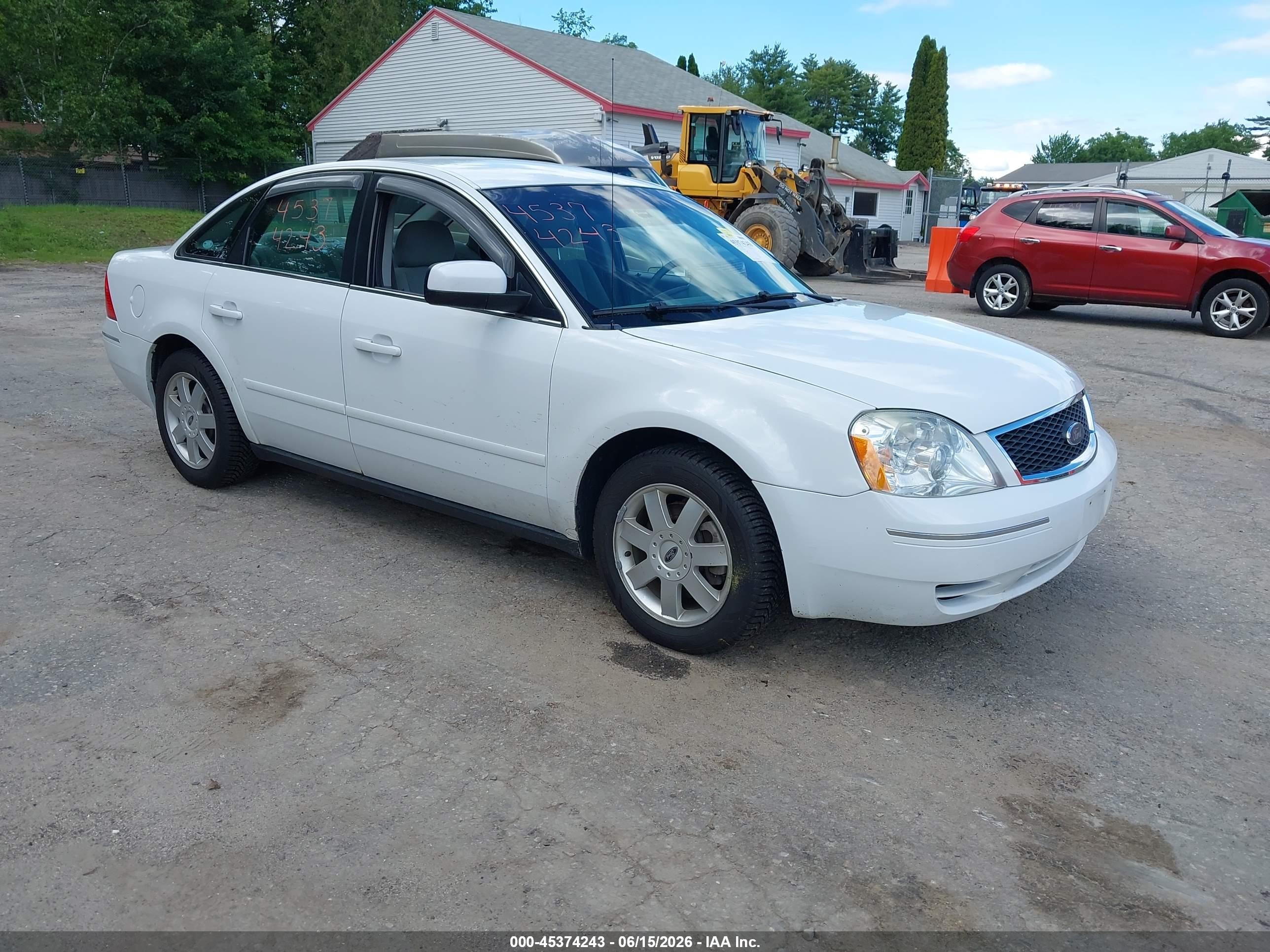 2005 Ford Five Hundred SE, VIN 1FAFP23155G129006 — Normal wear