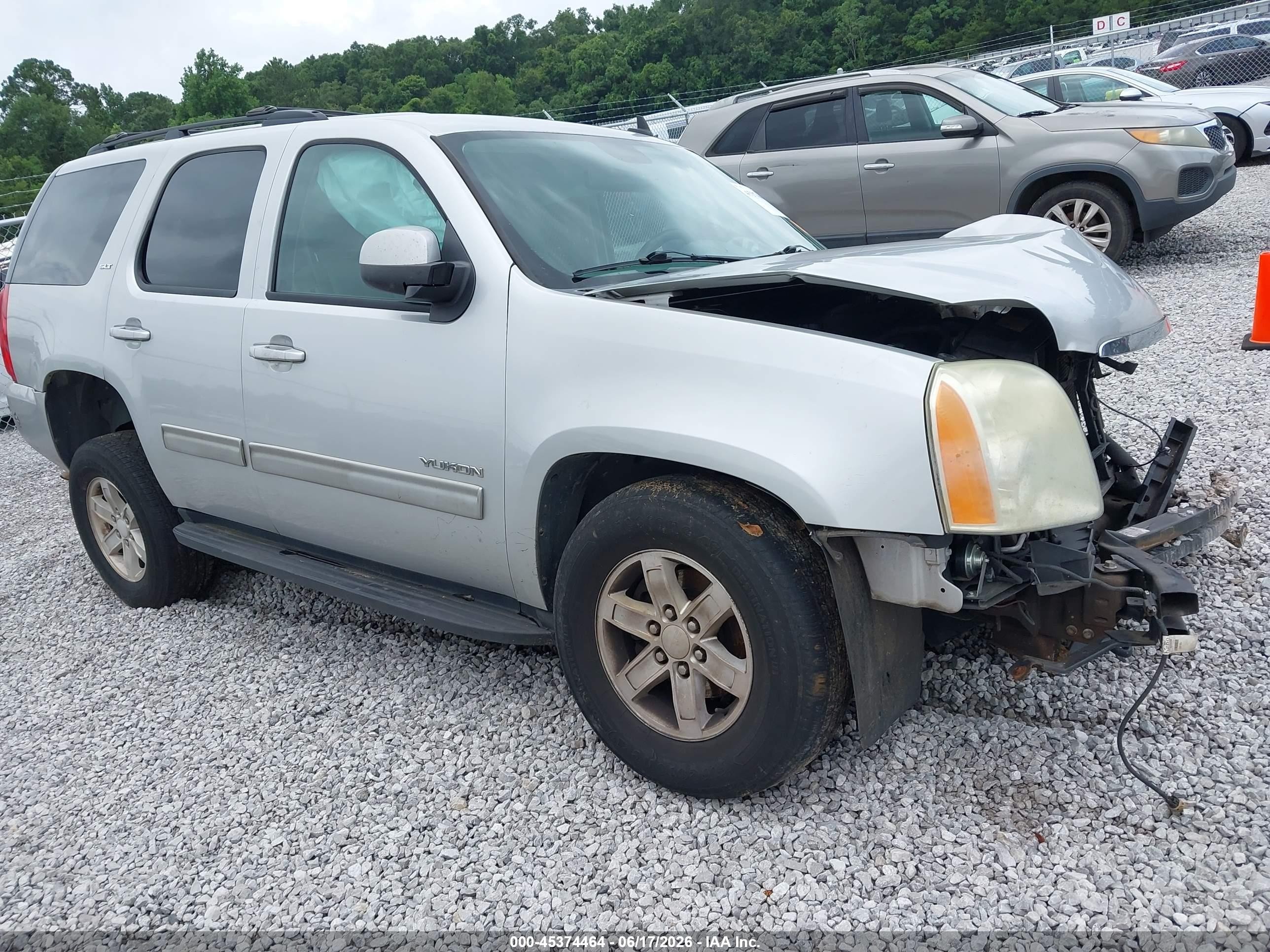 2011 GMC Yukon SLT, VIN 1GKS1CE07BR167779 — Перед