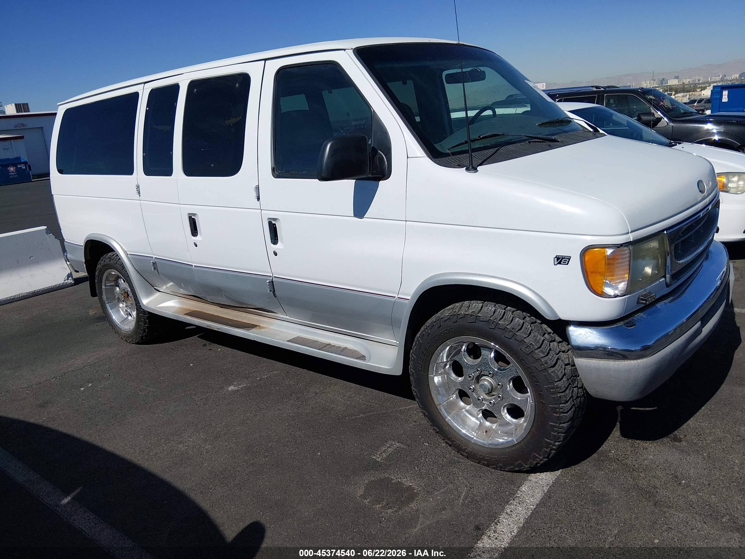 2001 Ford E-350, VIN 1FMNE31L01HA93120 — Normal wear