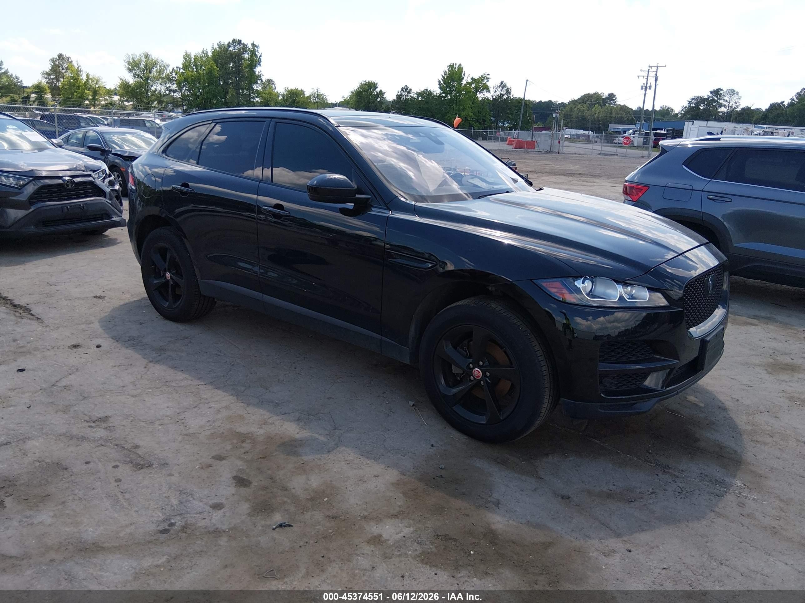 2019 Jaguar F-Pace 25t Premium, VIN SADCJ2FX5KA601299 — Side