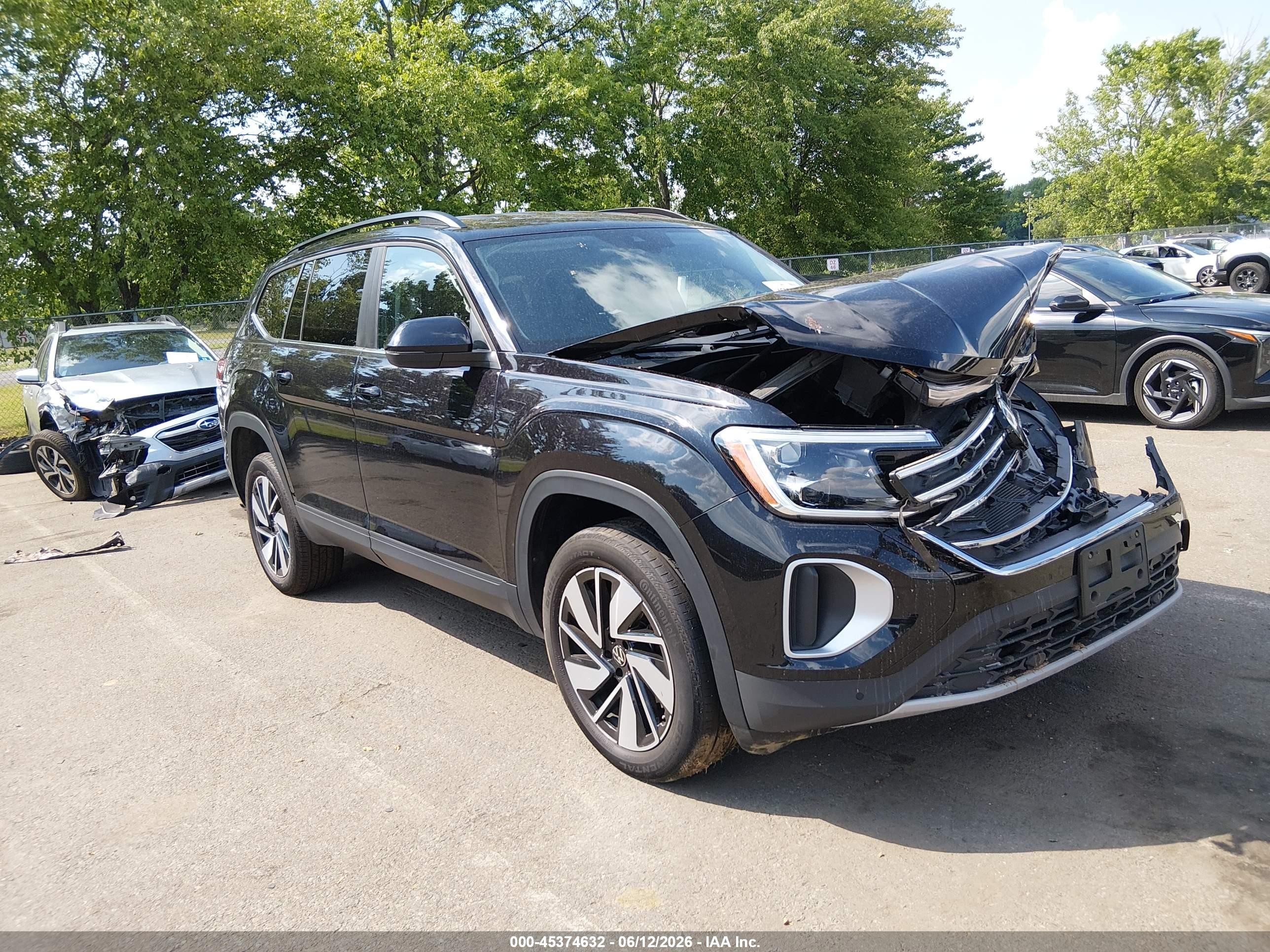 2024 Volkswagen Atlas SE, VIN 1V2HR2CA2RC576269 — Front end